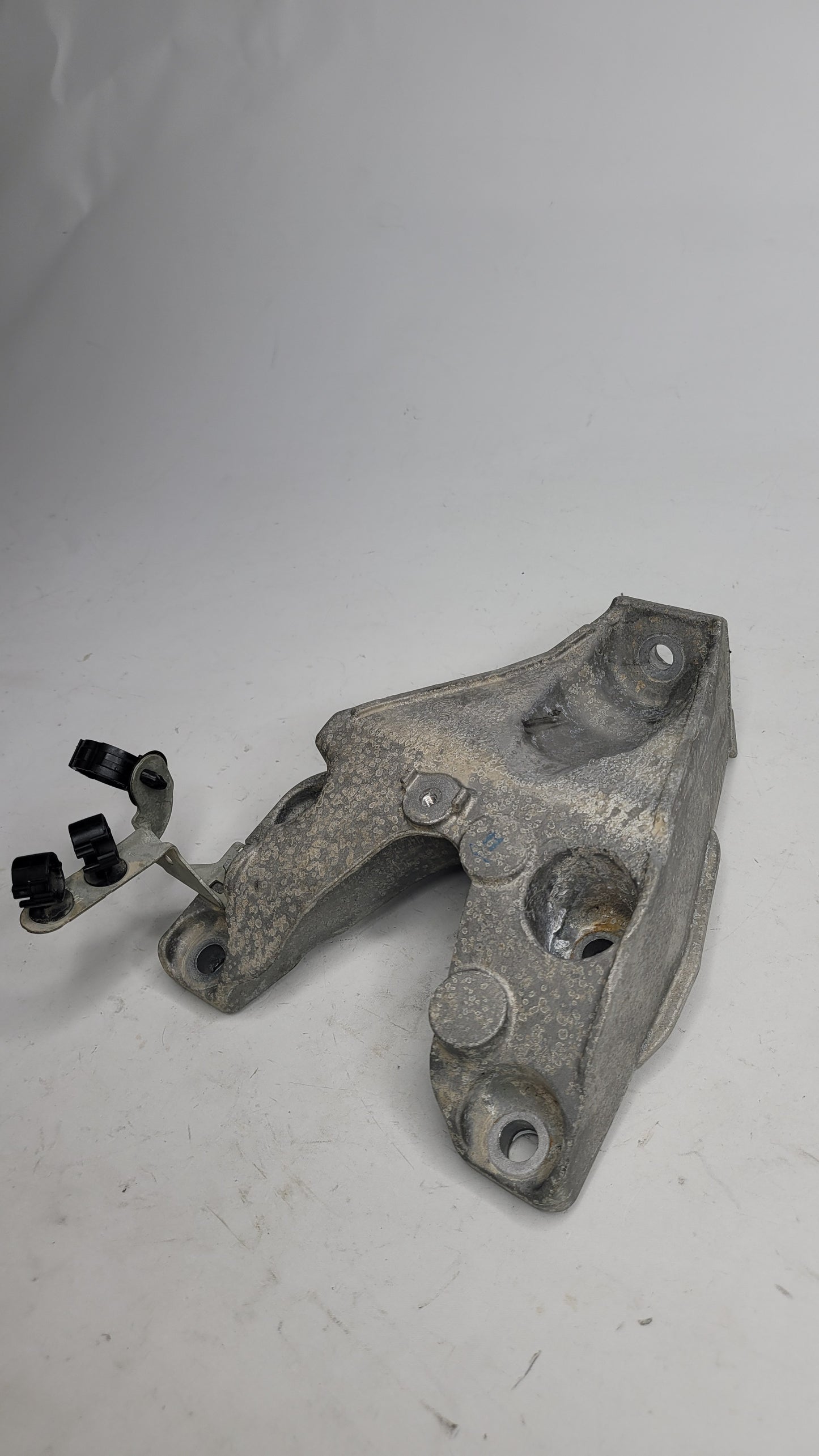 6789093 BMW S55 B30A M3 F80 M4 F82 F83 135i 335i 435i F-Series Motor Holder Front L - MPerformance.parts
