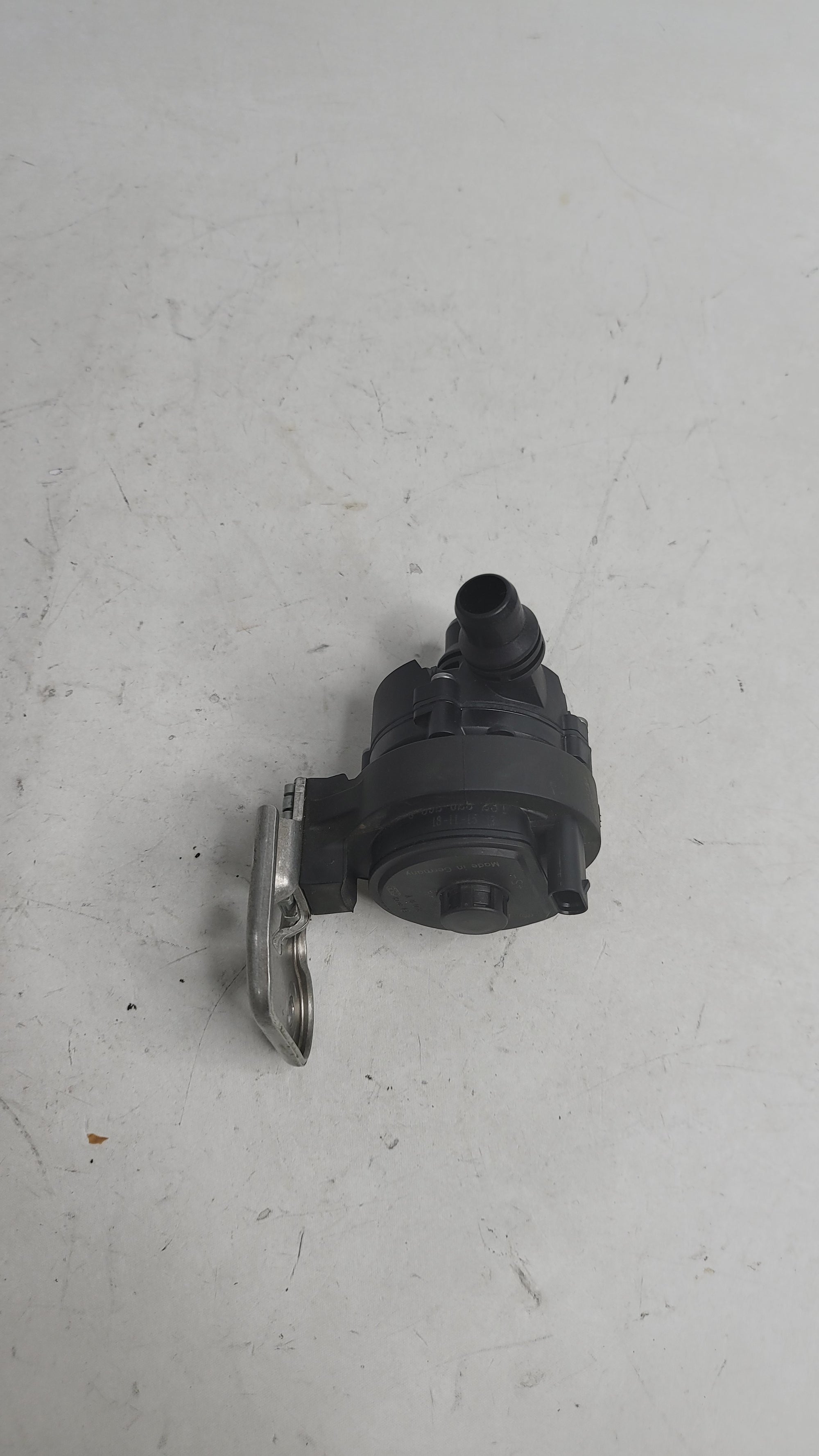 BMW engine water pump for 2015-2020 models, part number 11-51-7-850-568, by MPerformance.parts, showing the pump component.