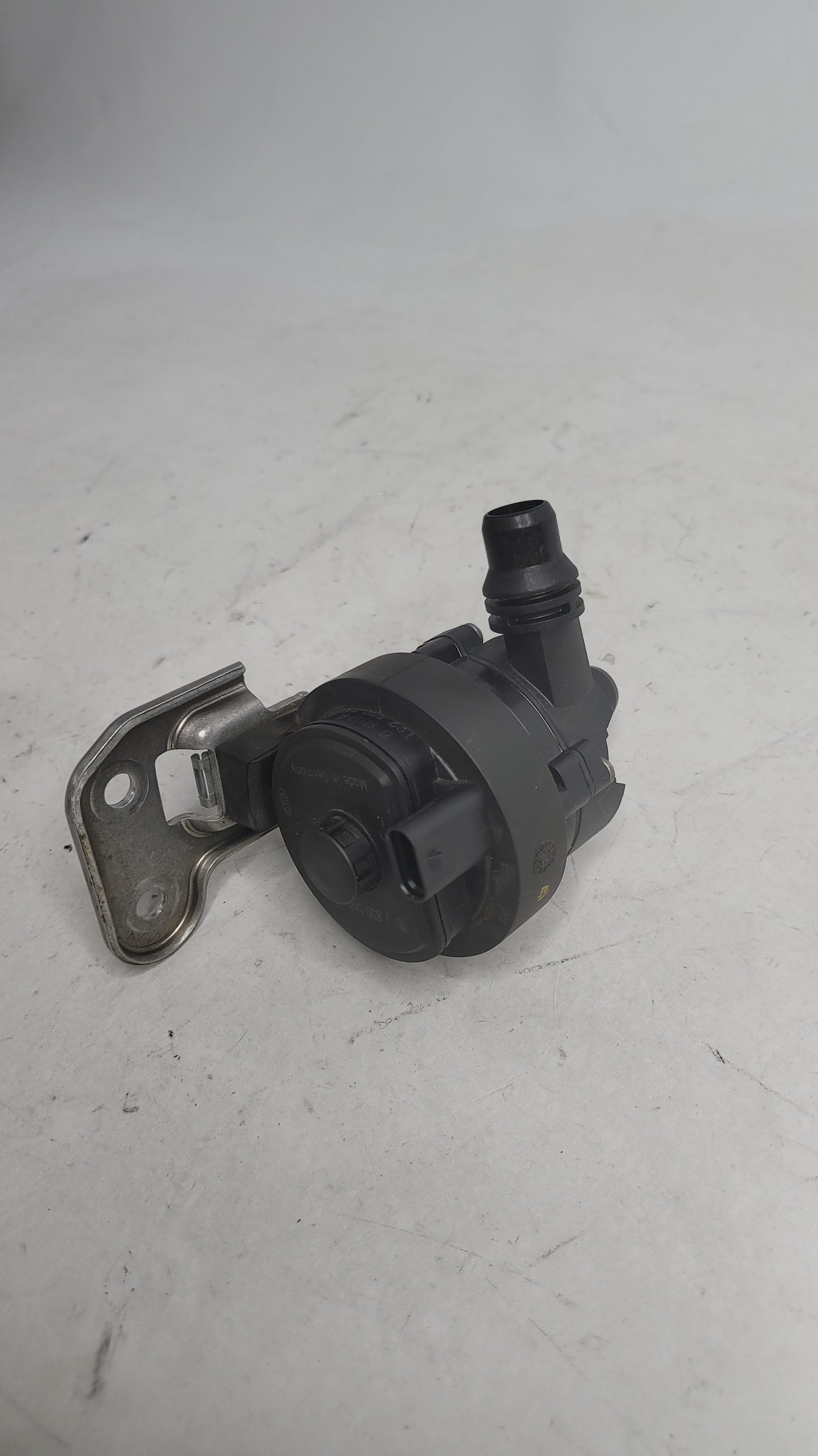 2015-2020 BMW 11-51-7-850-568 BMW 11517850568 Engine Water Pump 7850568 01 - MPerformance.parts