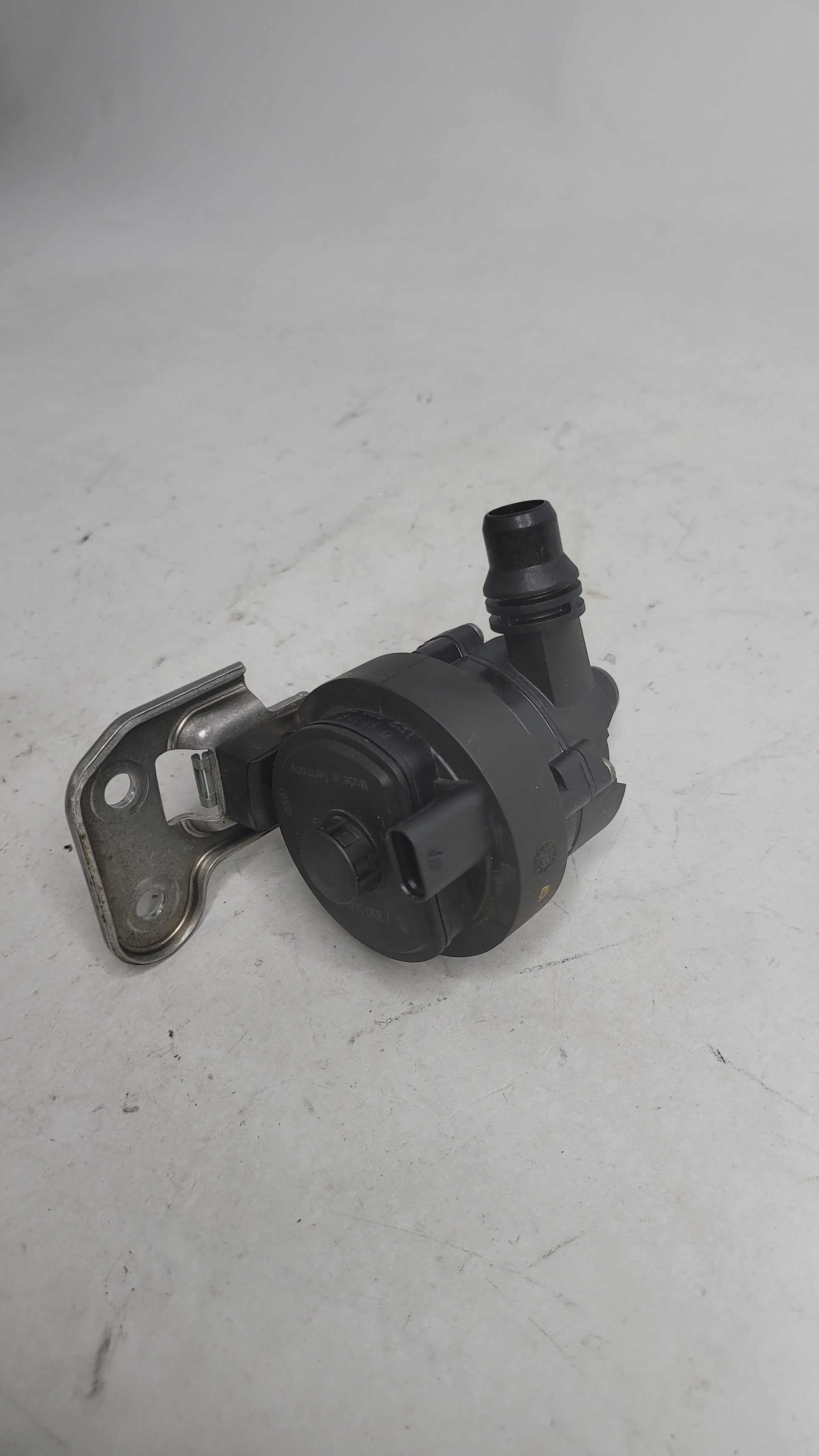 2015-2020 BMW 11-51-7-850-568 BMW 11517850568 Engine Water Pump 7850568 01 - MPerformance.parts