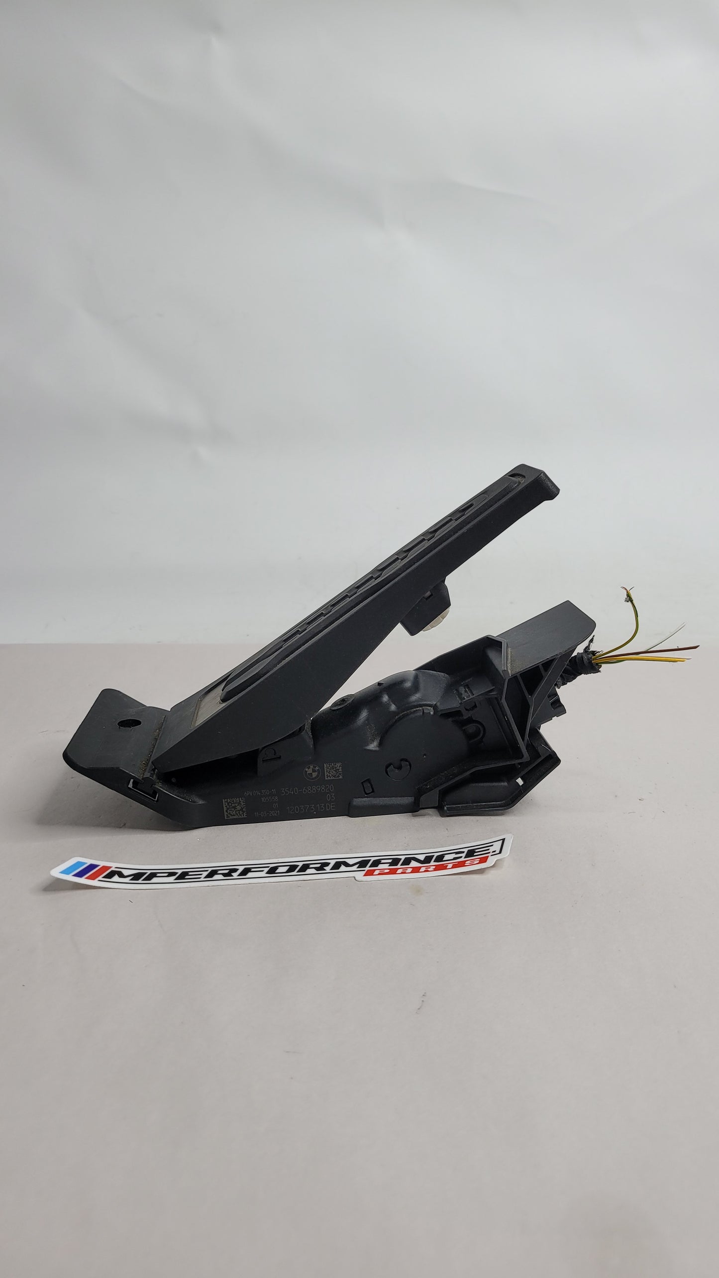 BMW G05 G07 G22 G80 G82 M3 F42 XM ACCELERATOR PEDAL THROTTLE MODULE AUTO 6889820 - MPerformance.parts