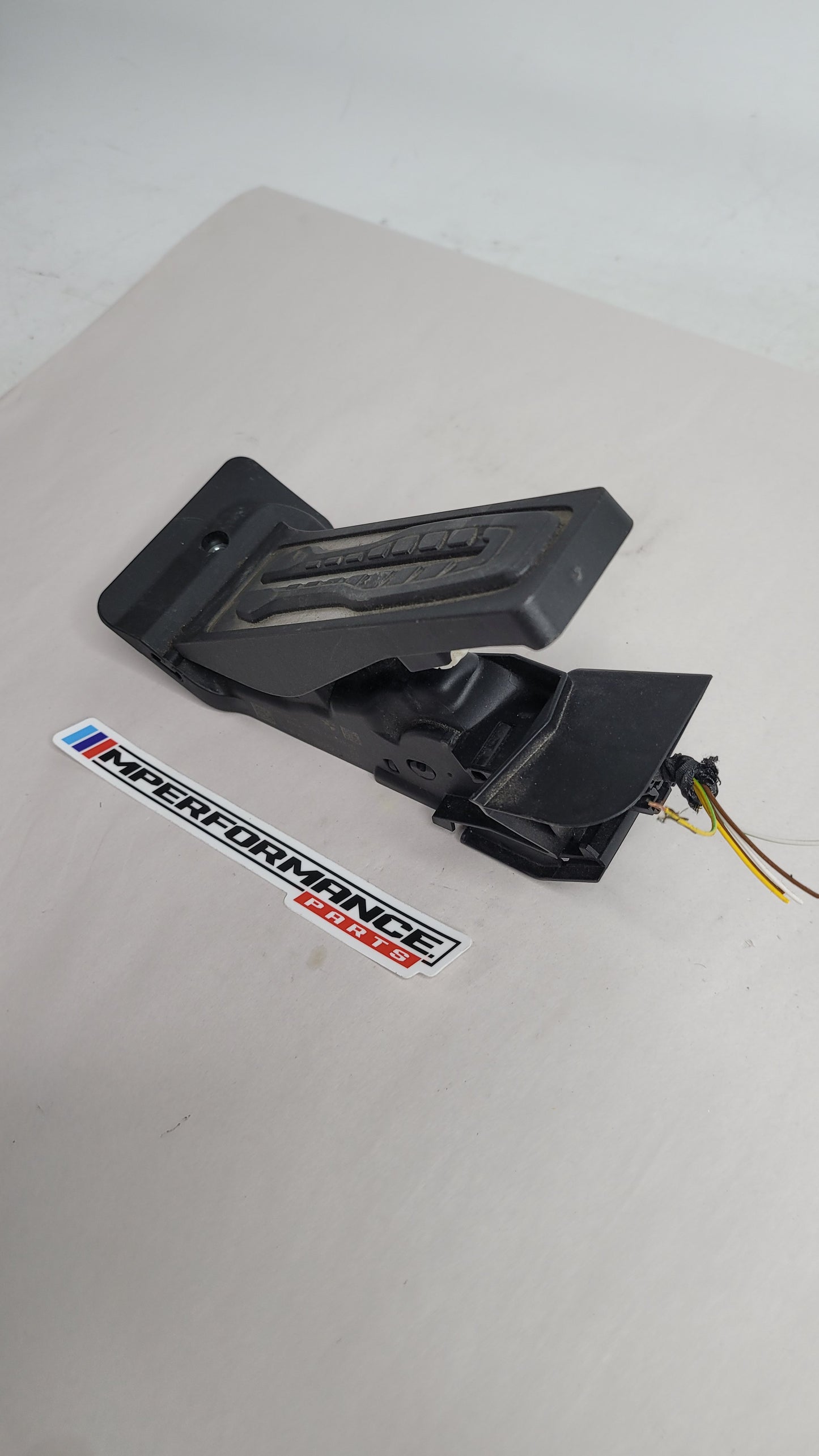 BMW G05 G07 G22 G80 G82 M3 F42 XM ACCELERATOR PEDAL THROTTLE MODULE AUTO 6889820 - MPerformance.parts