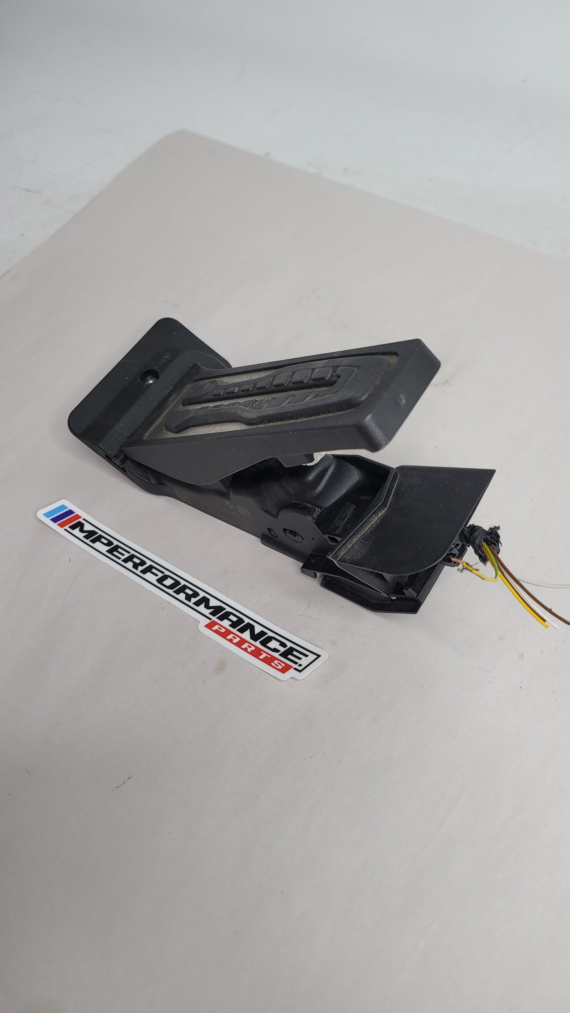 BMW G05 G07 G22 G80 G82 M3 F42 XM ACCELERATOR PEDAL THROTTLE MODULE AUTO 6889820 - MPerformance.parts