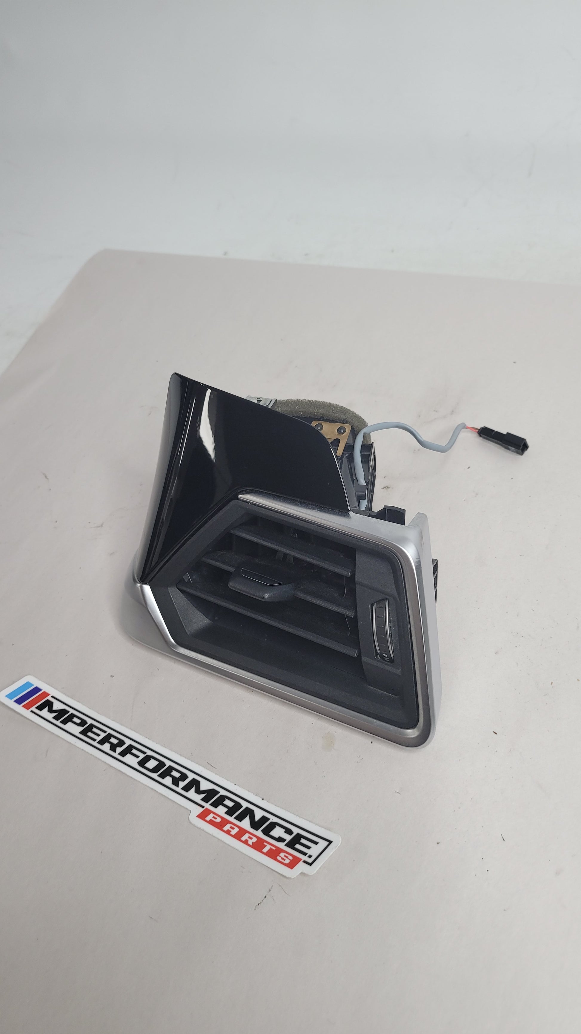 BMW M3 Air heater vent drivers right G80 2023 6848619 - MPerformance.parts