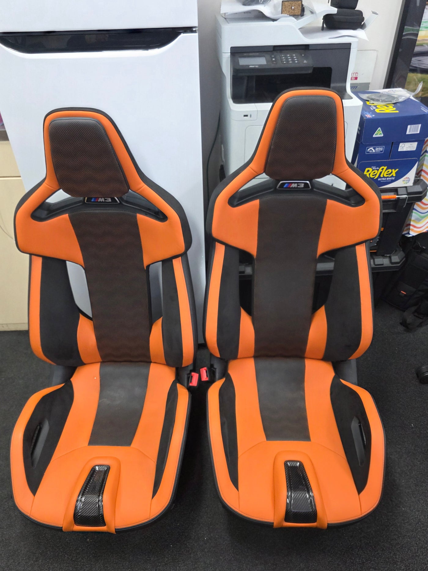Kyalami Orange carbon fiber bucket seat for BMW G80 M3 with MPerformance.parts branding, featuring Merino leather upholstery.