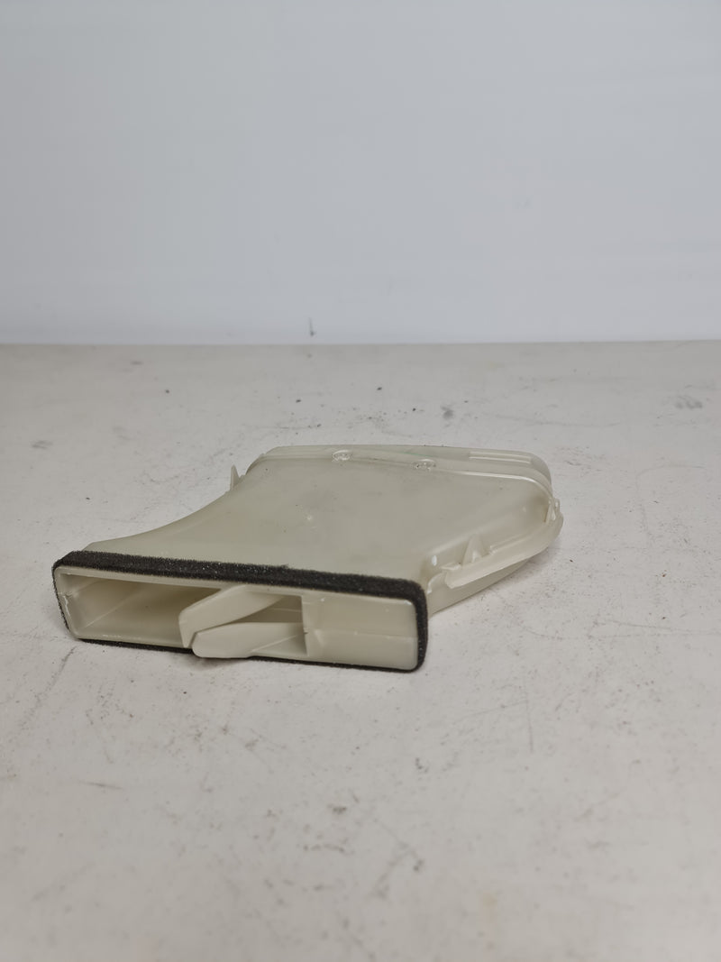 BMW rear footwell air duct adapter for F20, F30, F80, F31, F32, F33 models, shown in close-up of the plastic connection.
