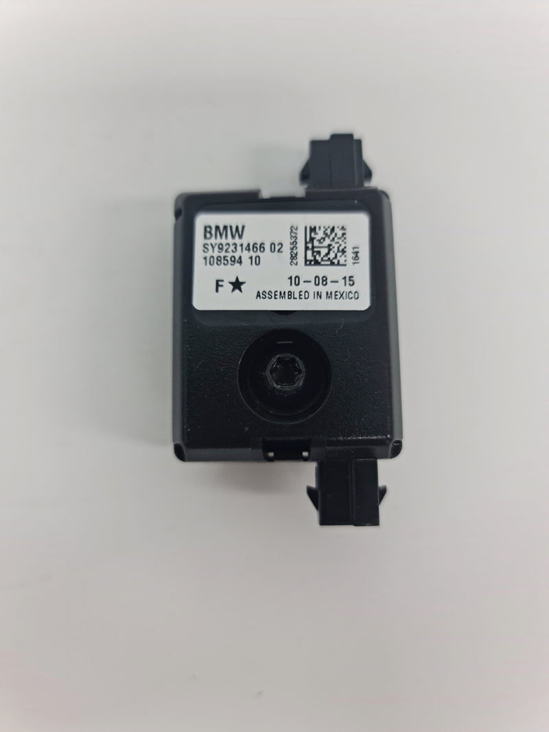 BMW antenna amplifier trap circuit for M2, M3, M4 F80, F82, F83, F87 models, showing the circuit component with connectors.