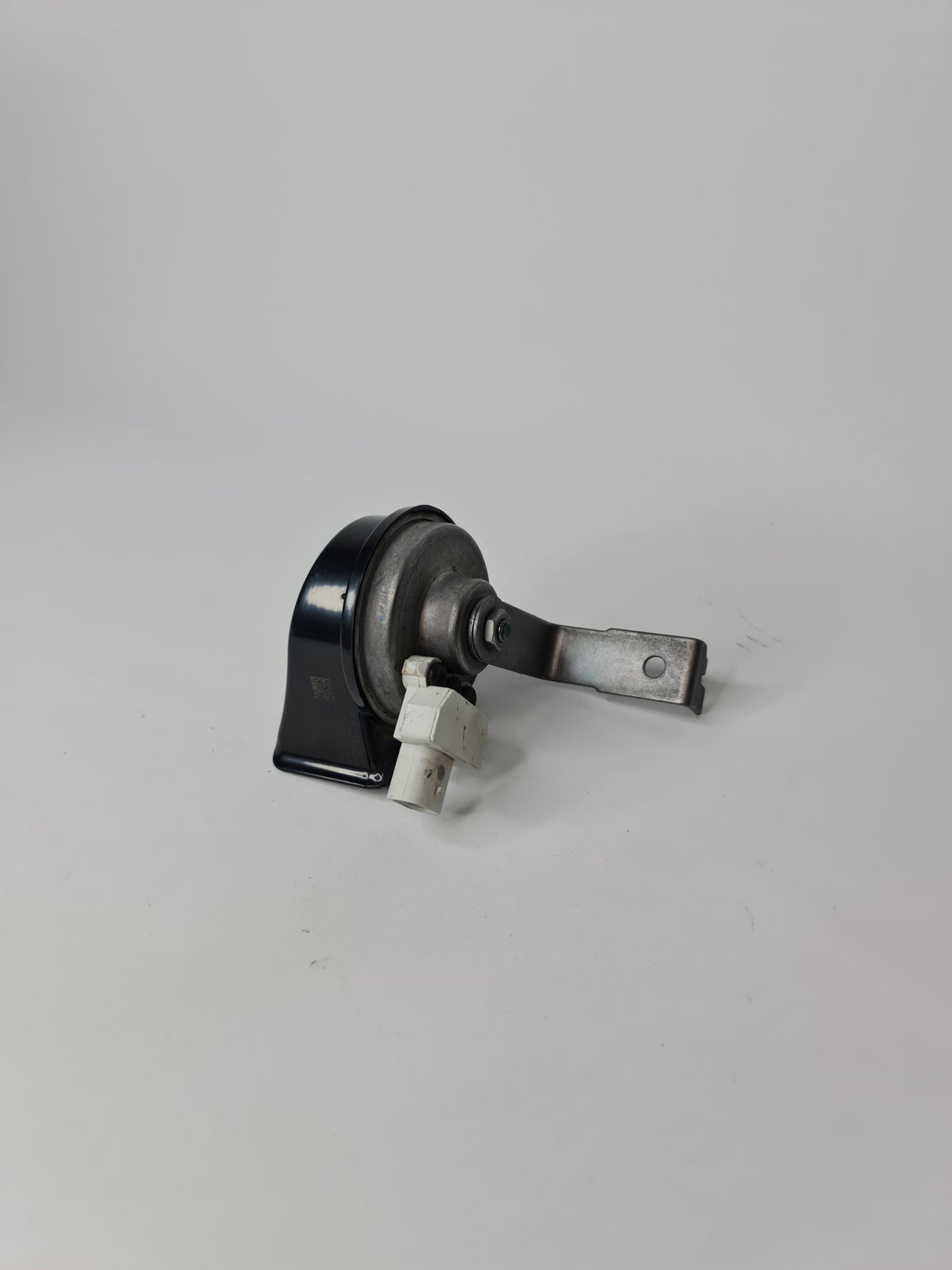 BMW F30 12-18 anti-theft alarm security siren horn with OEM sound signal, designed for BMW 320 and 328 models.