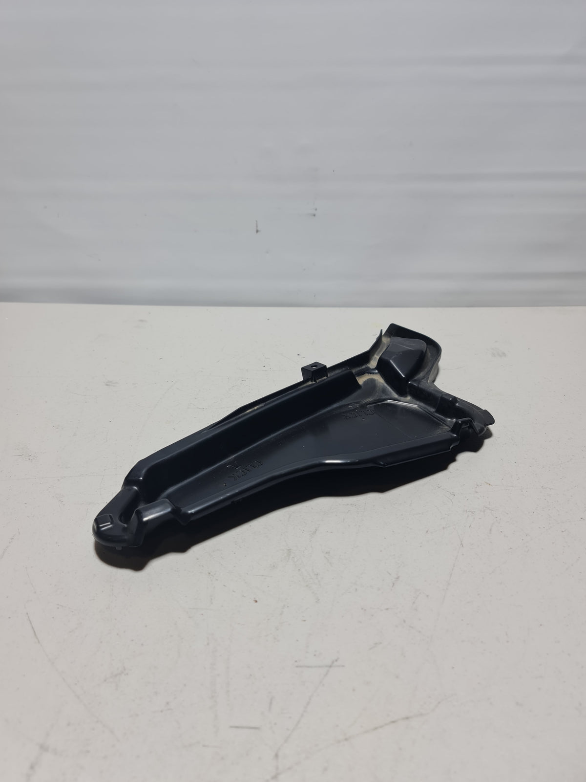 BMW 4 Series F32 F82 windshield wiper trim shell cover, RHD, for wiper tray, compatible with 2013-2017 models.