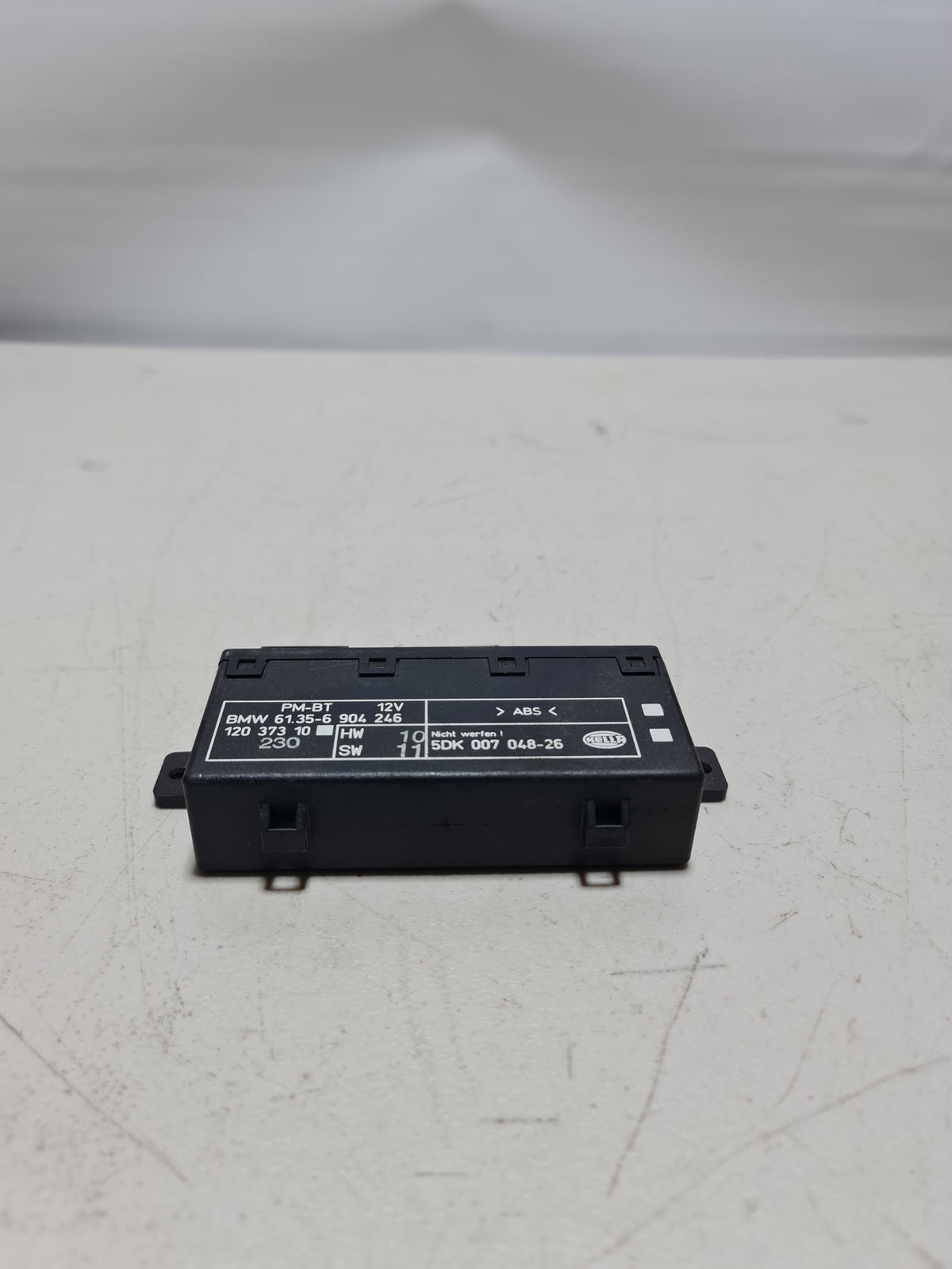 BMW E38 E39 5 and 7 Series door and mirror control module ECU, model 6904246, showing the electronic control unit with connectors.