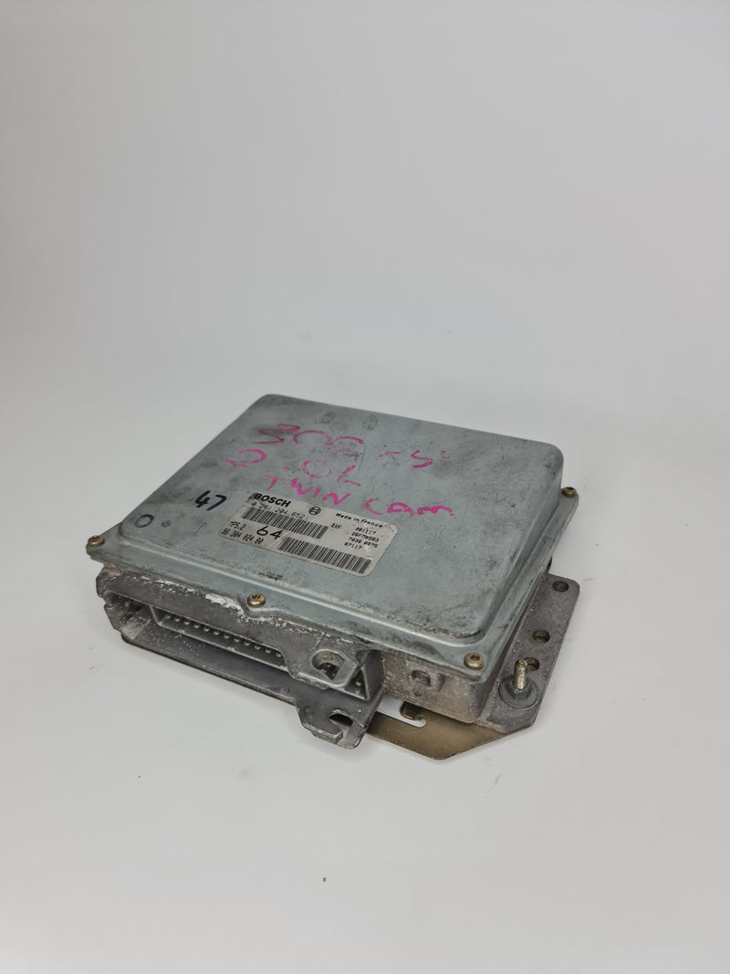 BMW engine control unit ECU for Peugeot 306 2.0L, model years 1997-2002, with part number 0261204652, shown in the image.