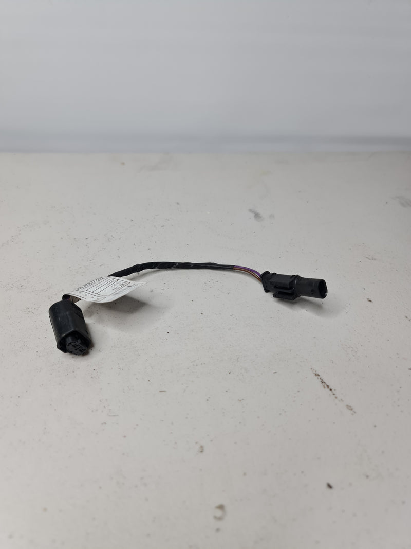 BMW M3 F80 horn fanfare wiring harness, OEM replacement part with wiring connectors and labels for easy installation.
