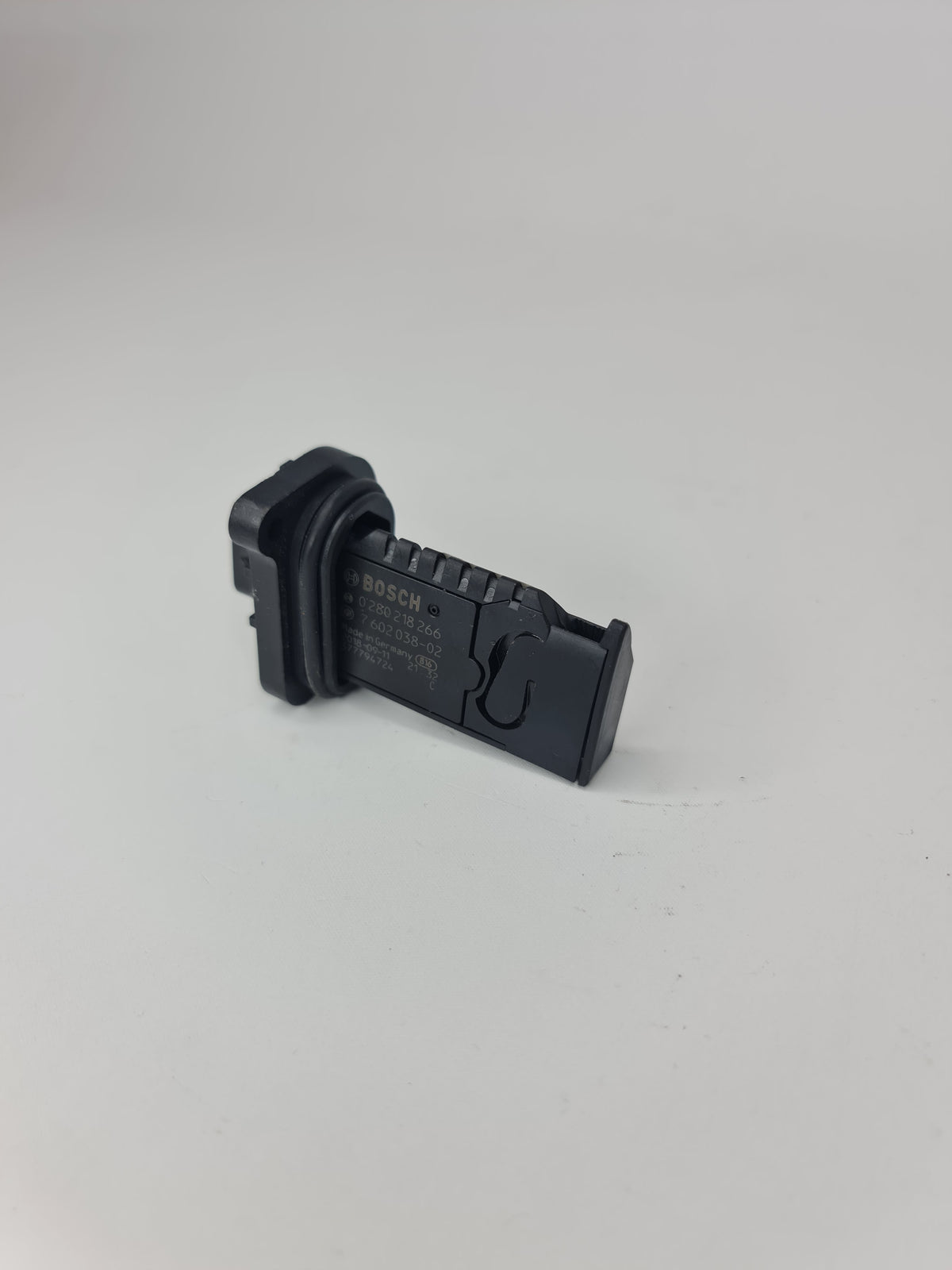 BMW 2012-2020 hot-film air mass flow sensor, part number 13-62-7-602-038, used for accurate air intake measurement.