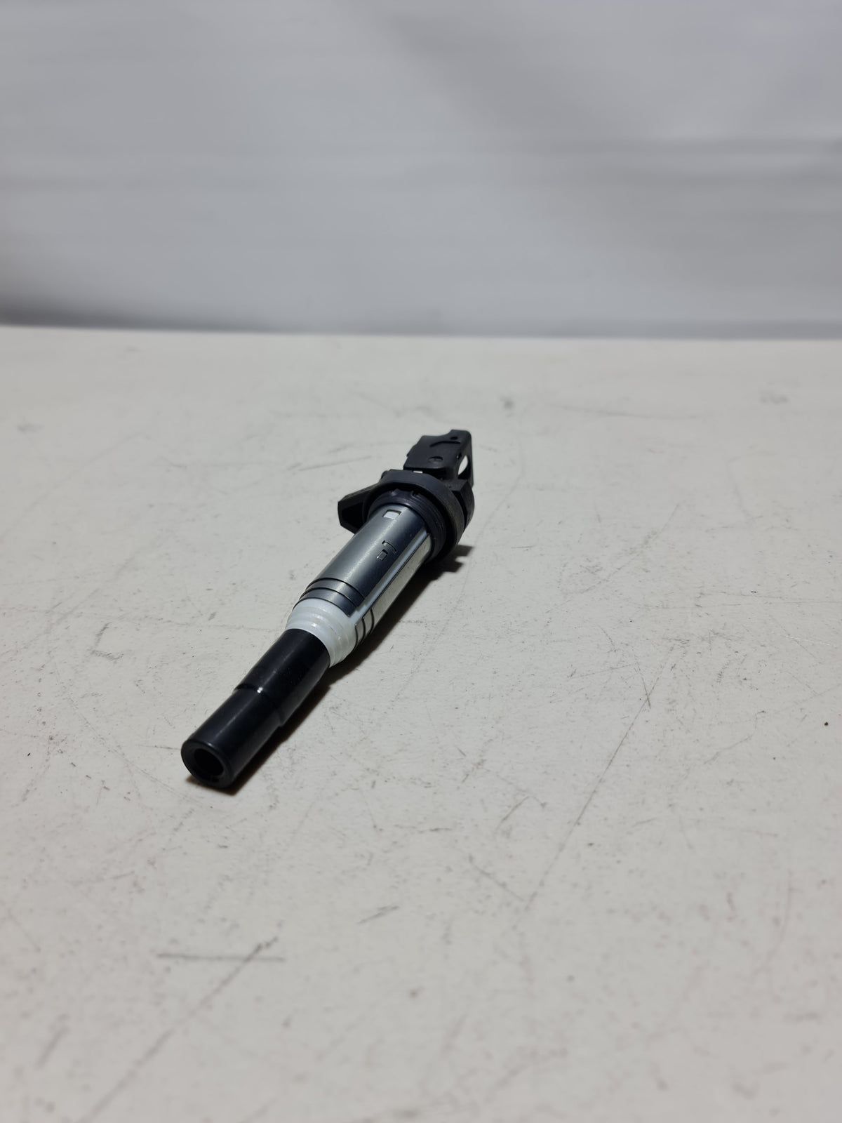 BMW ignition coil Delphi for models 2001-2020, part number 12-13-8-616-153, shown in the image with connector and coil body.