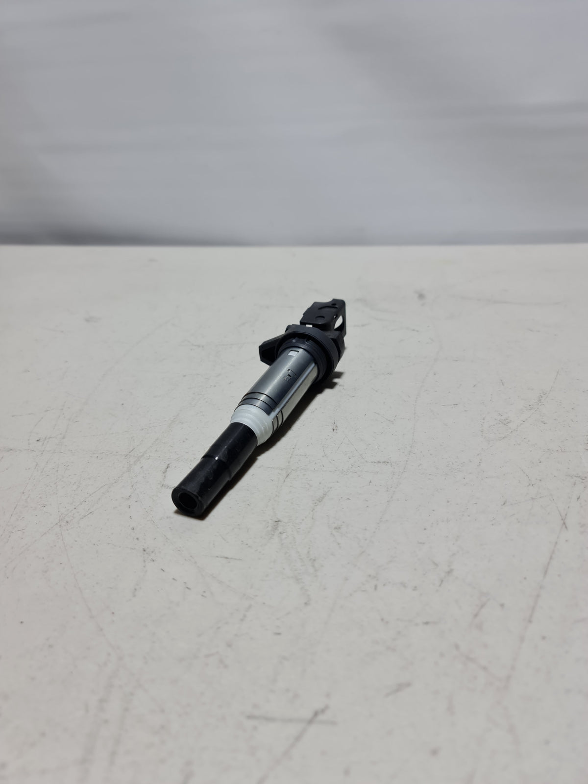 BMW ignition coil Delphi for 2001-2020 models, showing the black coil with connection terminals and part number 8616153.