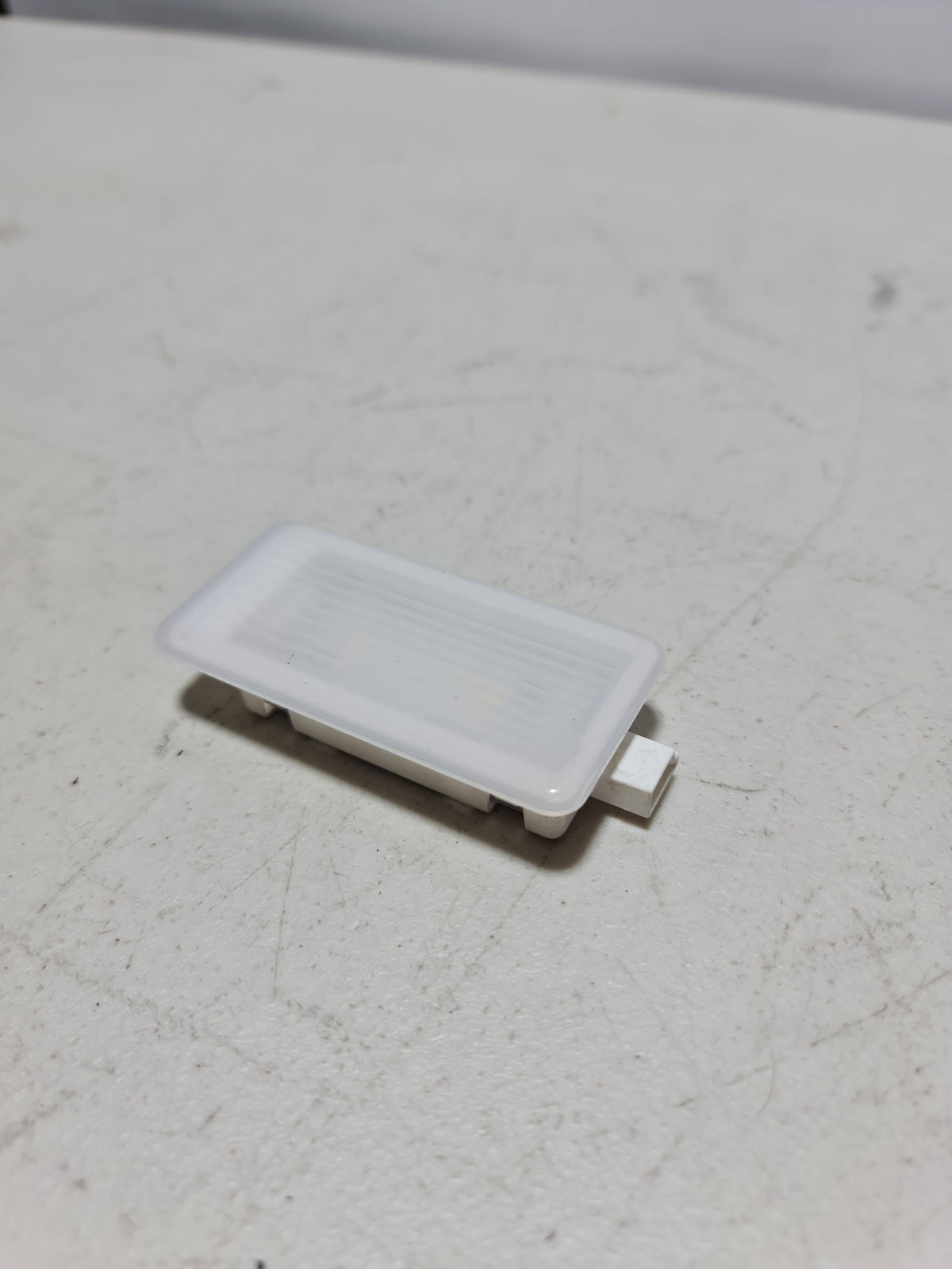 BMW interior light for 2012-2020 models, part 63-31-9-280-501, white plastic housing with multiple LED bulbs inside.