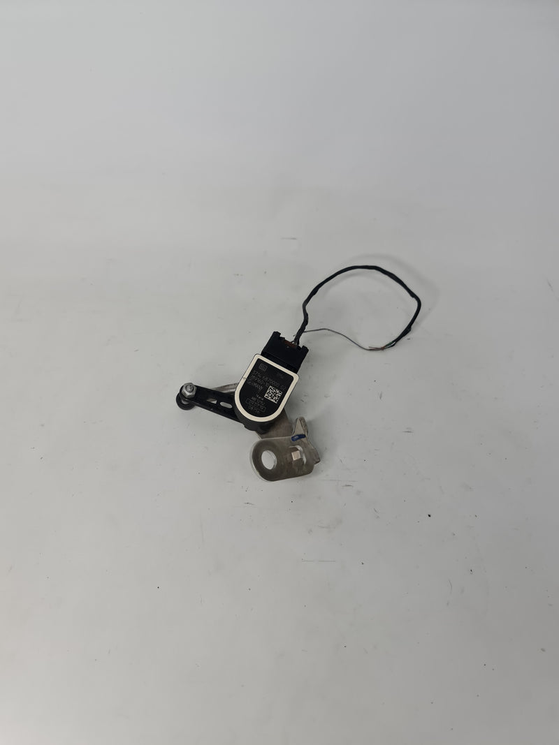 BMW level sensor for 2009-2020 models, part number 37-14-6-870-000, showing the sensor component with electrical connectors.