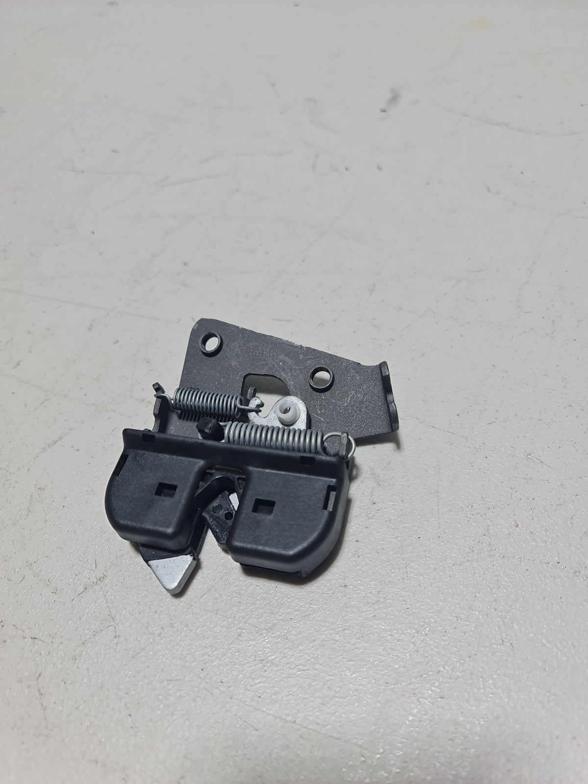 BMW lock left side for 2004-2020 models, part number 52-20-7-112-863, shown in black with keyhole and latch mechanism.