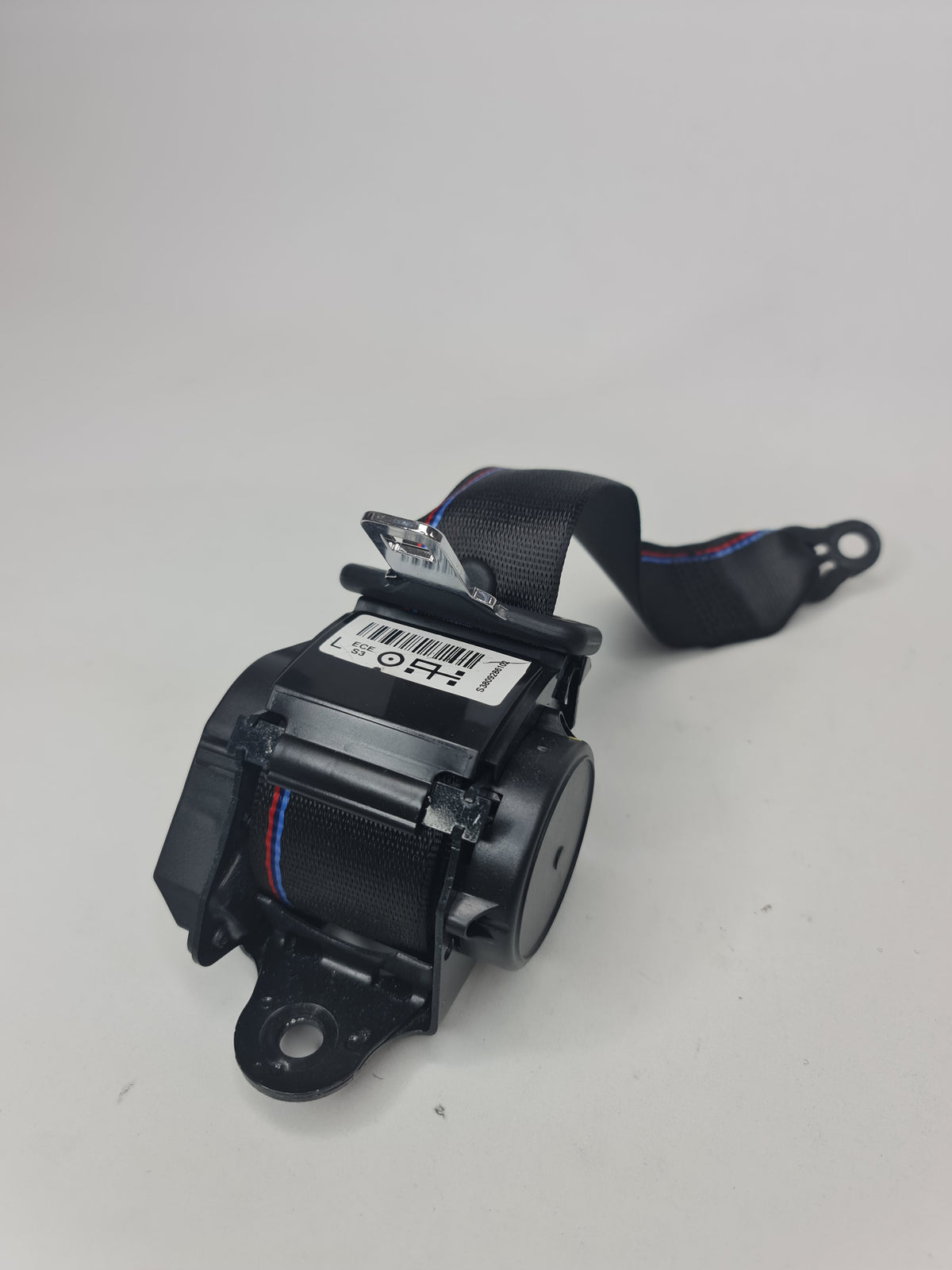 BMW 4 F36 420d 2017 rear left seat belt in black for right-hand drive vehicle, part number 619185100E.