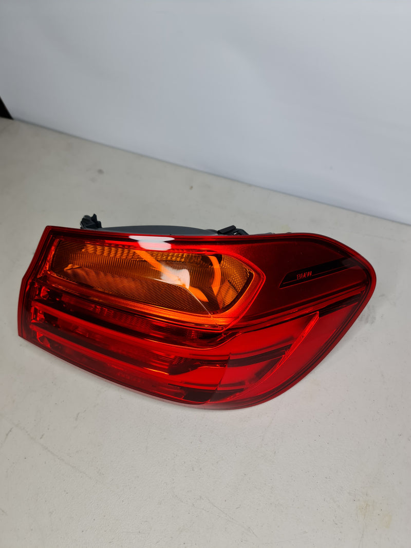 BMW F32 F82 F33 F83 M4 right rear tail light with amber indicator, side panel outer tail light for BMW models.