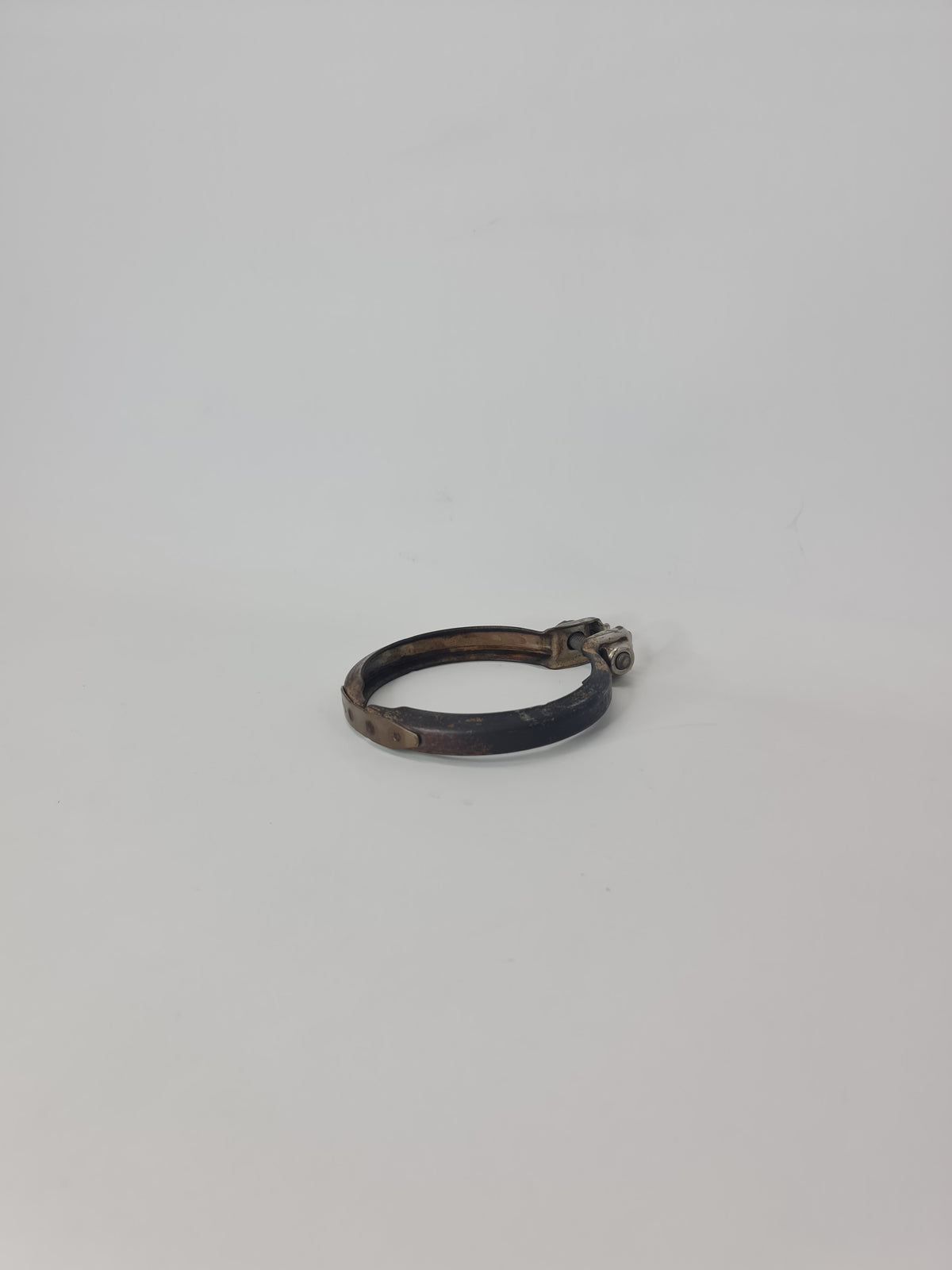 BMW screw clamp for 2007-2020 models, V-band clamp 11-65-7-620-508, durable metal construction, automotive engine part.