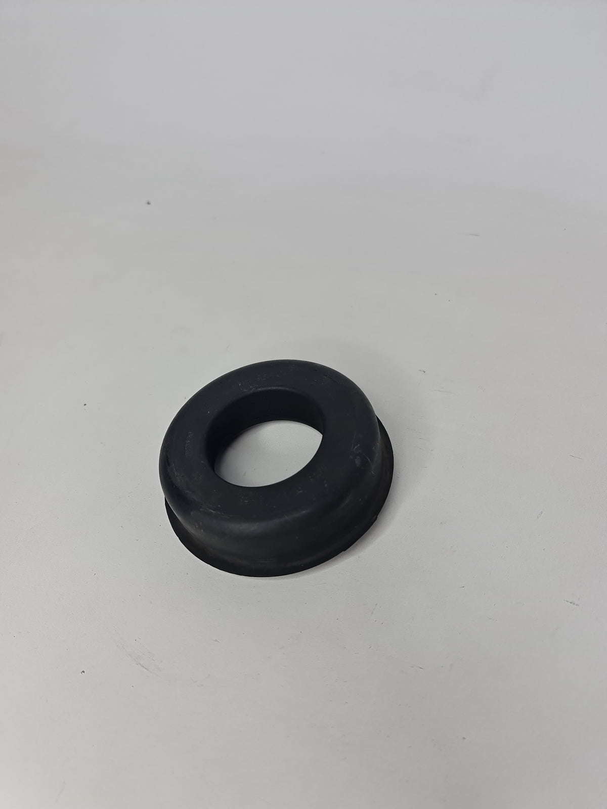 BMW upper spring pad for 2006-2020 3 Series, part number 33-53-6-764-419, showing the spring pad with brand logo.