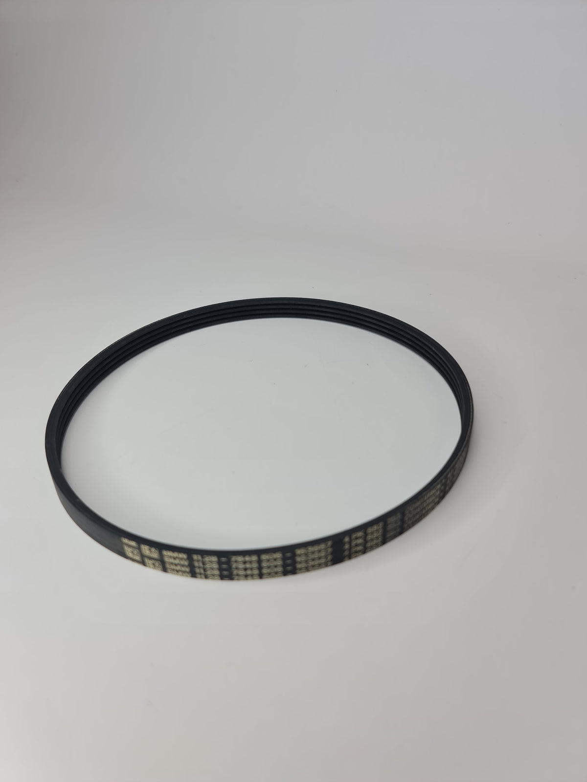 BMW V-ribbed belt for 2015-2020 models, ribbed V-belt replacement part, black rubber with ribbed design.