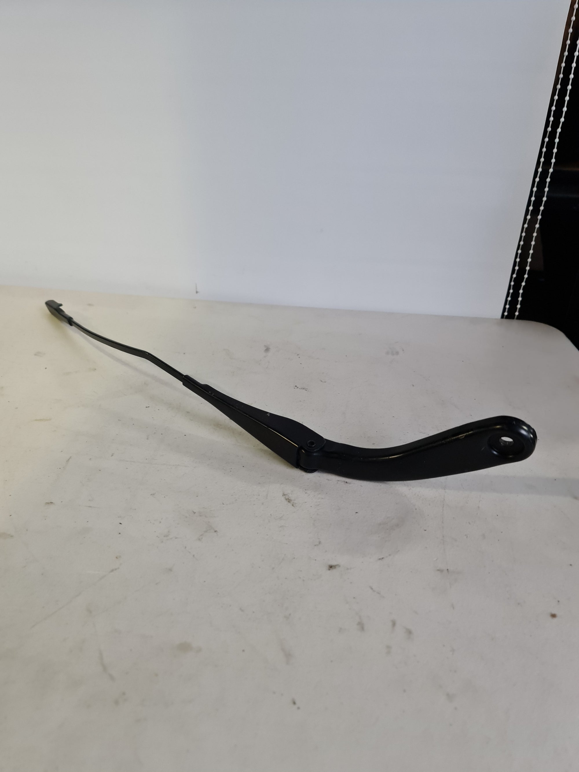 BMW 3 and 4 Series F30 F31 F32 F33 F36 OEM passenger side wiper arm and blade, left side, model 7260485.
