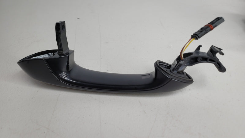 BMW G20 G30 F90 M5 M8 X5 Comfort Access Door Handle by MPerformance.parts, showcasing the sleek, keyless entry handle design.