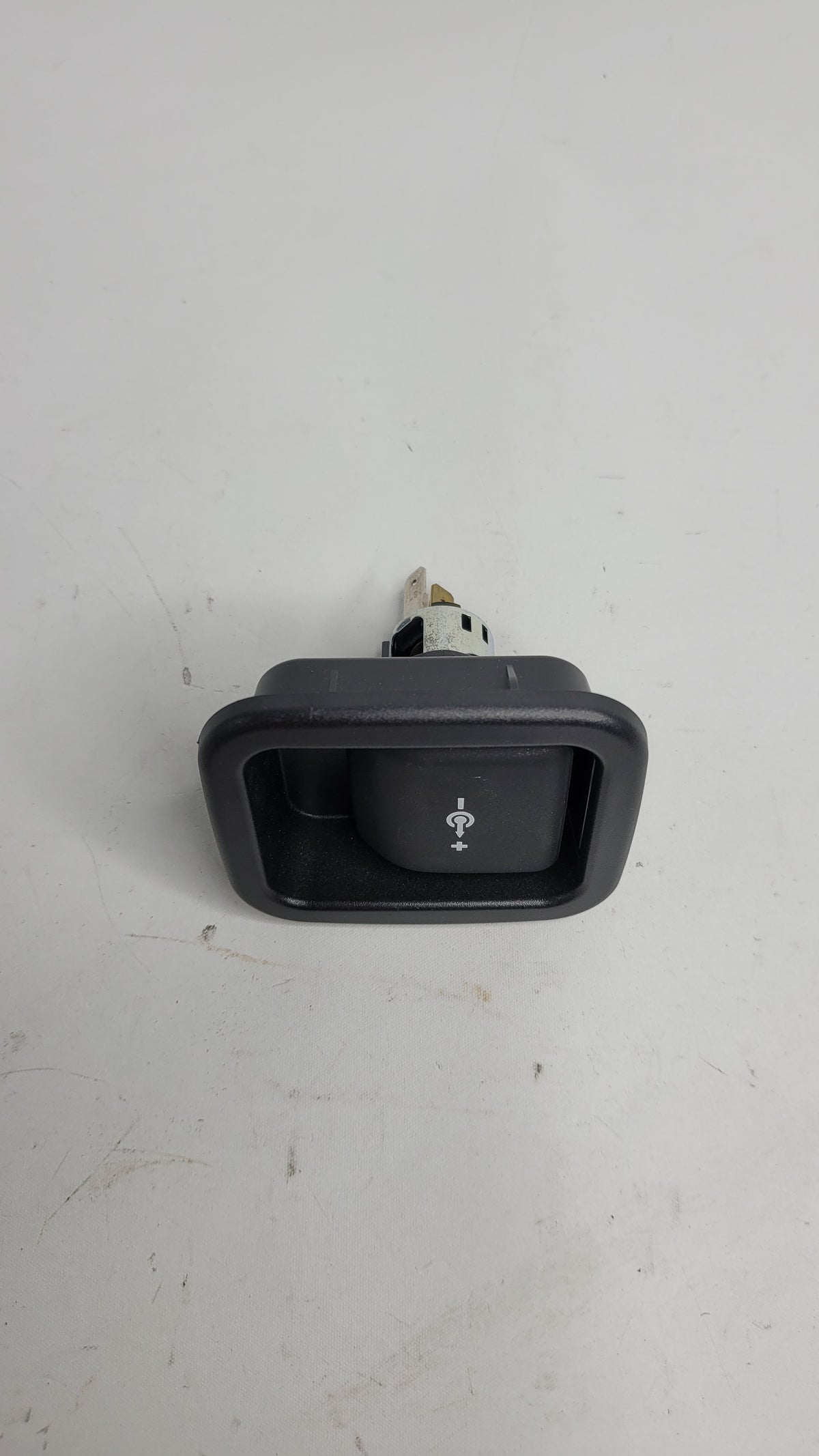 BMW M3 F80 REAR LEFT QUARTER SOCKET CHARGING PORT OUTLET INLET - 7143111 - MPerformance.parts
