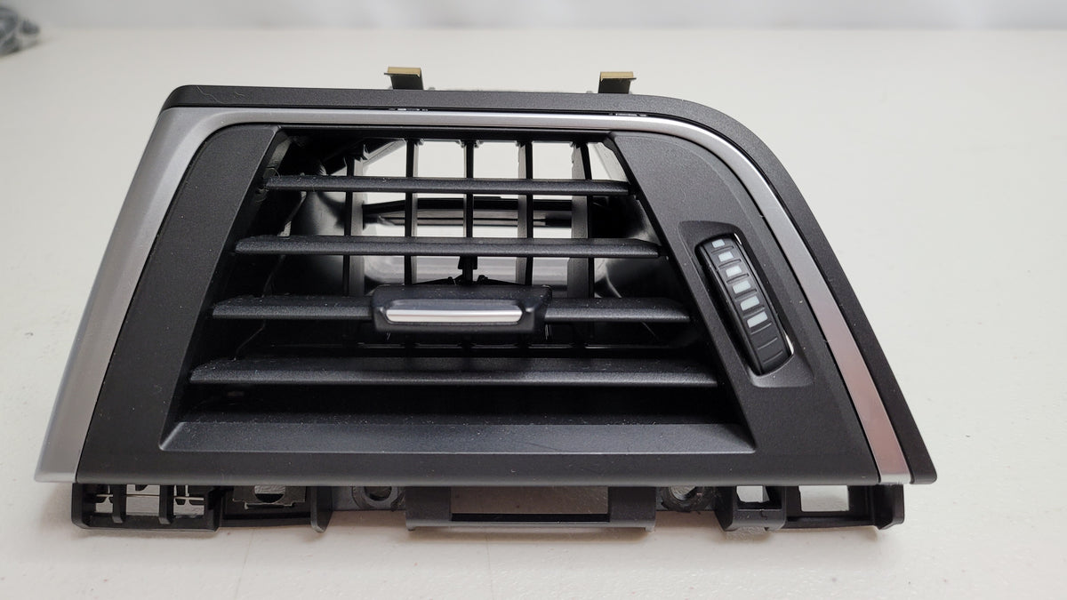 BMW M3 F80 Passengers Left Dashboard Vent - 9346226-01 - MPerformance.parts