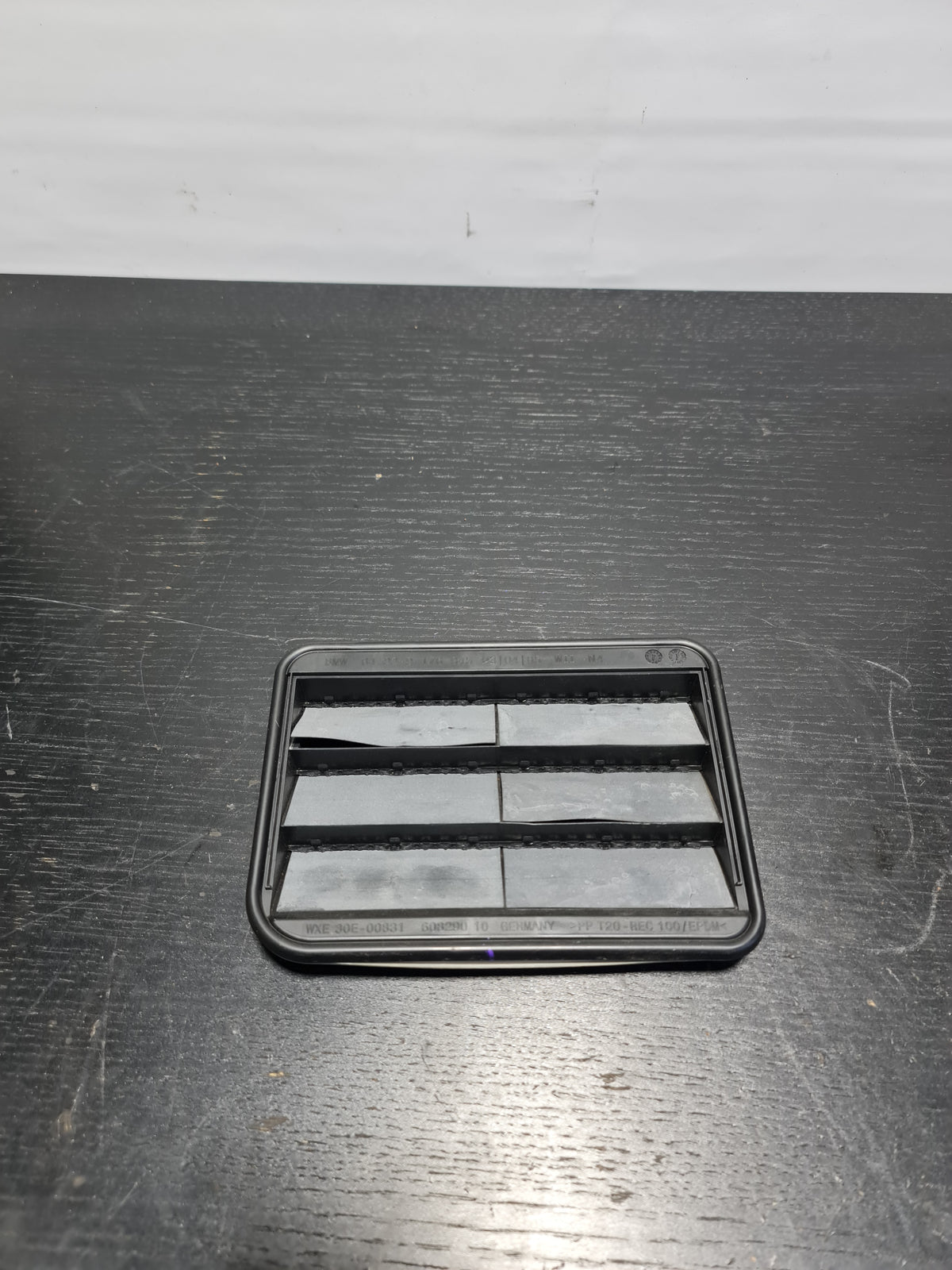 BMW G80 REAR LEFT SIDE QUARTER LOWER PRESSURE AIR VENT 64229176945 - MPerformance.parts