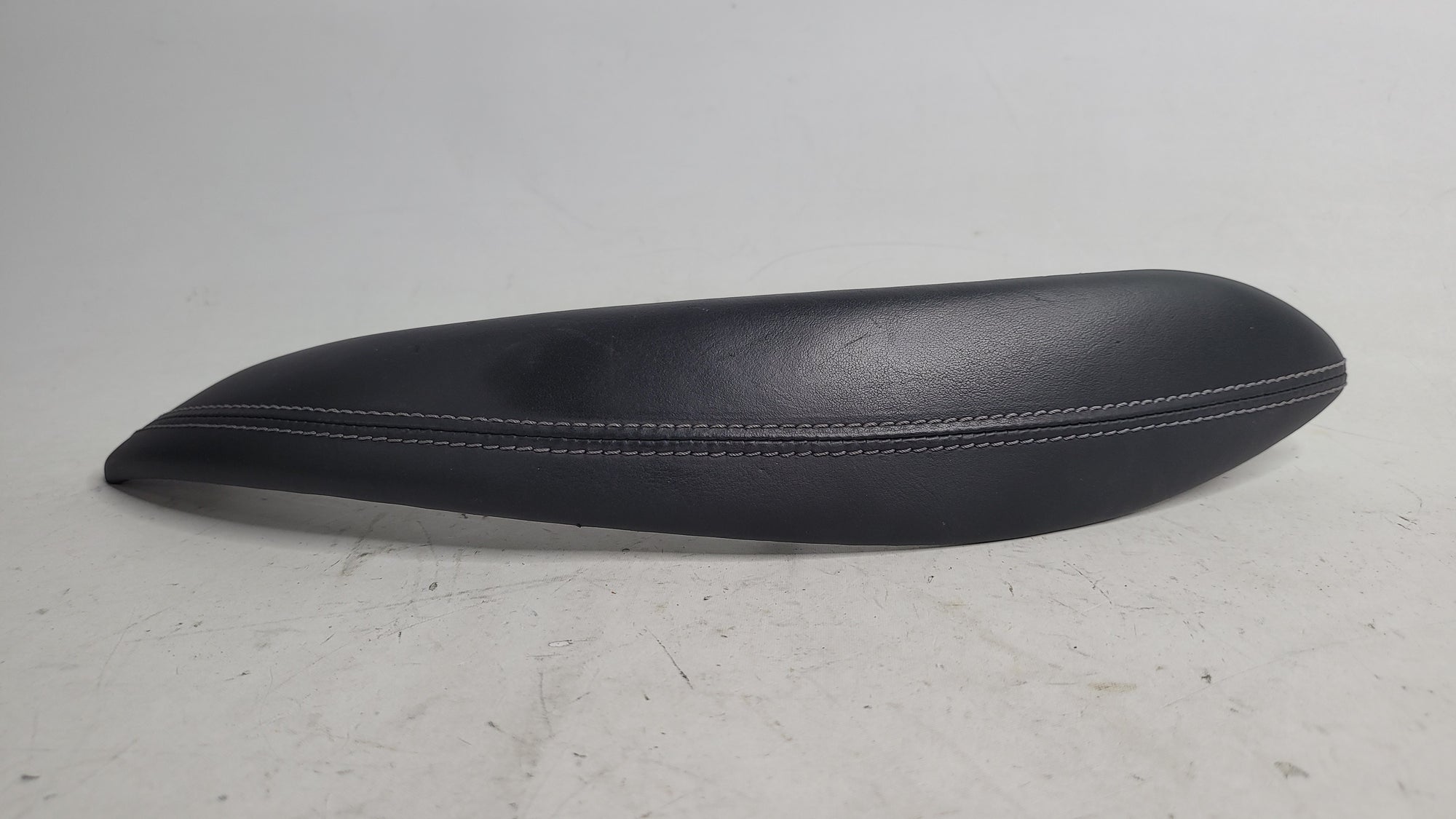 BMW F80 interior handle cover in leather for right side, compatible with 2015-2020 models, from MPerformance.parts.