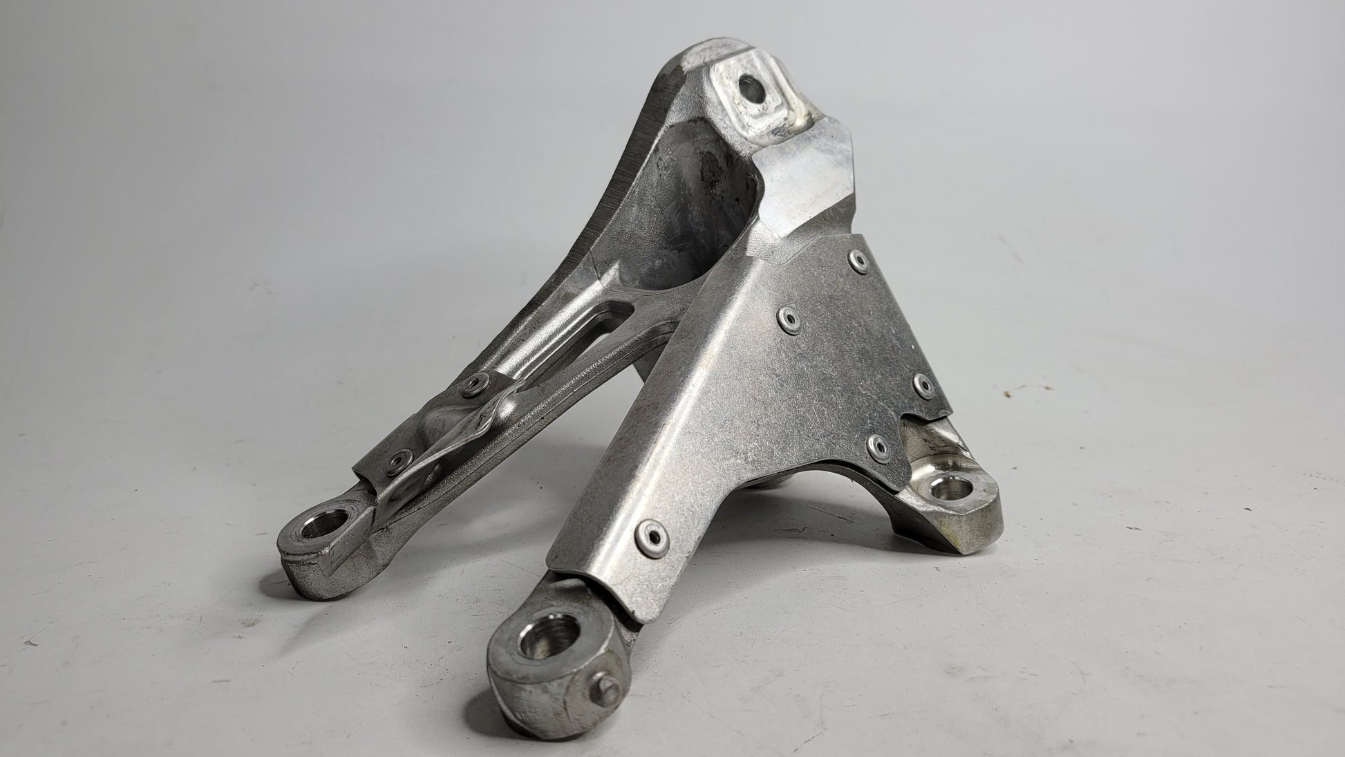 BMW F82 M4 F87 F80 F83 Right Engine Support Bracket 2284204 - MPerformance.parts