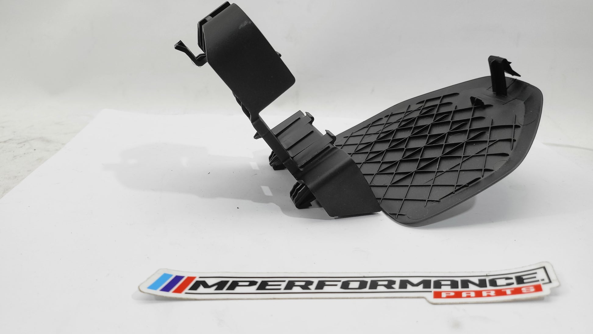 BMW G20 G30 F90 G11 G12 warning triangle carrier bracket, MPerformance.parts, mounted on vehicle trunk for safety equipment storage.