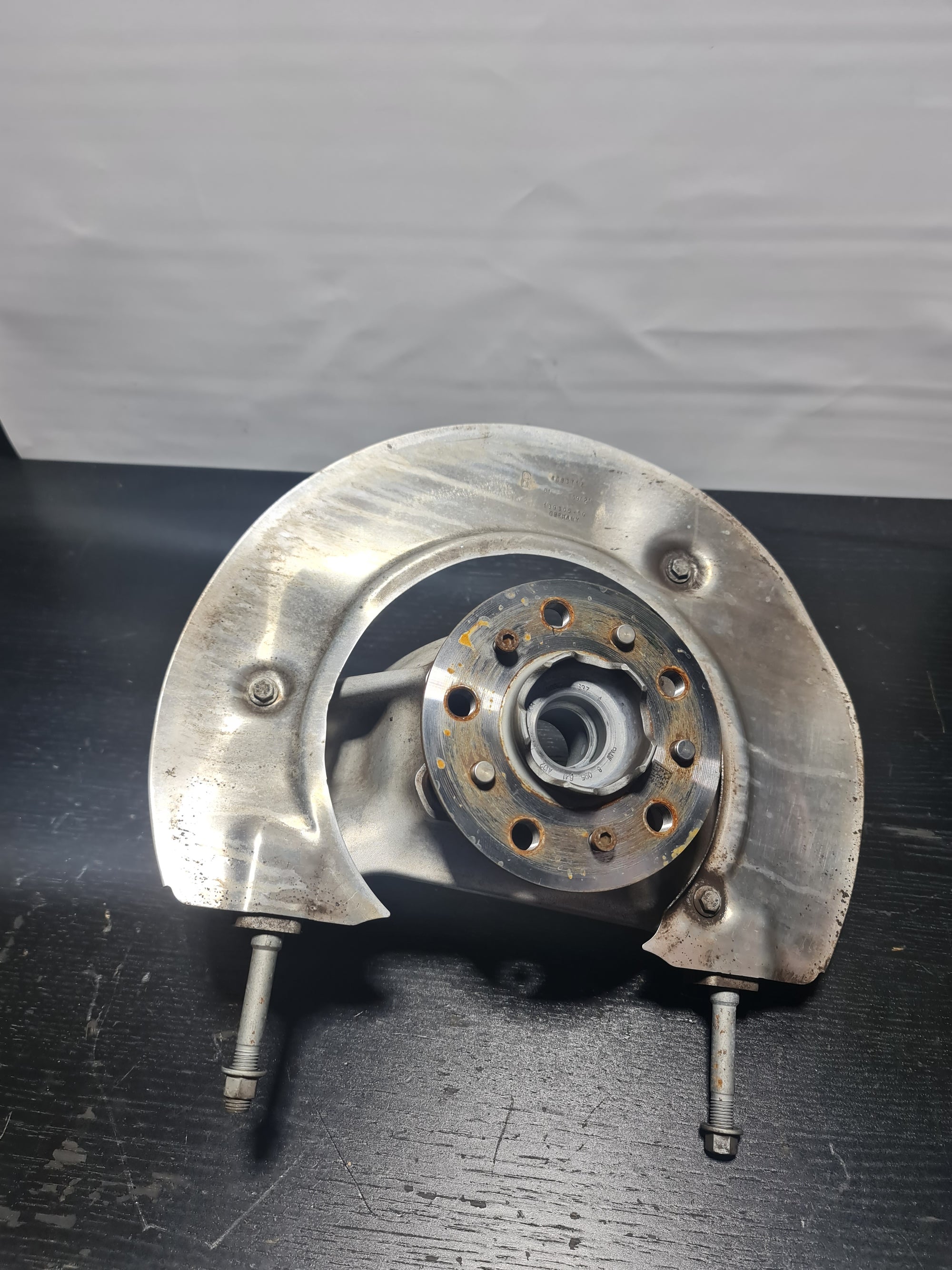BMW M3 M4 G80 G82 G83 xDrive Front Right Knuckle Wheel Hub 2021 - 2024 Oem 8093712 - MPerformance.parts