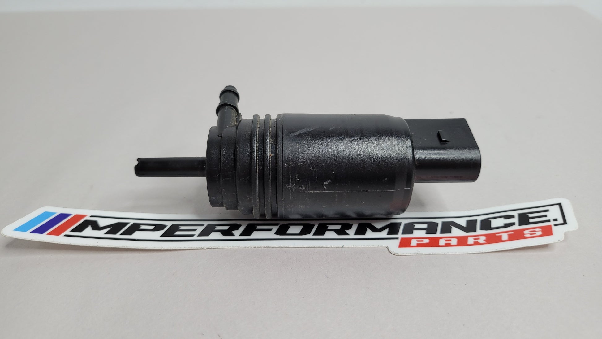 FRONT WINDSCREEN WIPER PUMP FOR BMW F30 - 7345885-03 - MPerformance.parts