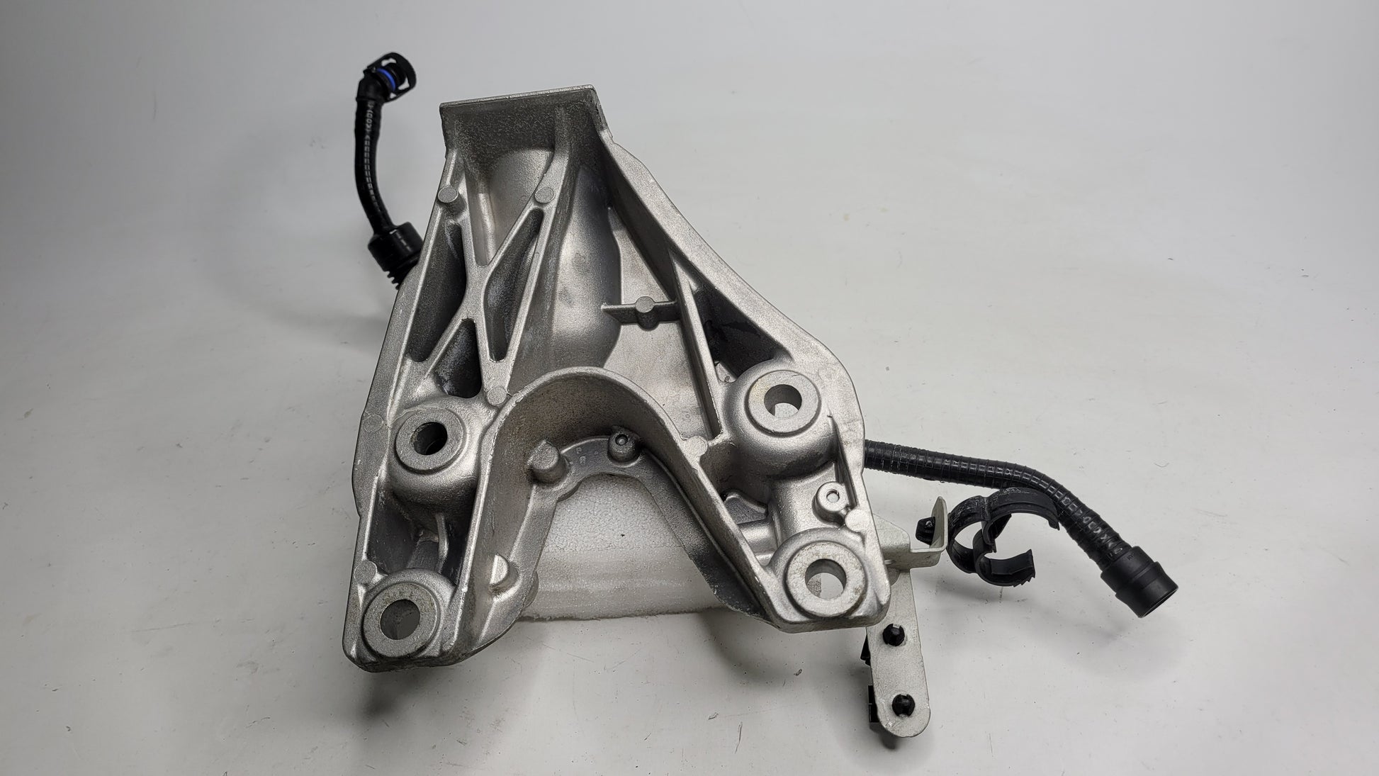 BMW M3 3.0L - LEFT Engine / Motor Mount Bracket 6789093 - MPerformance.parts