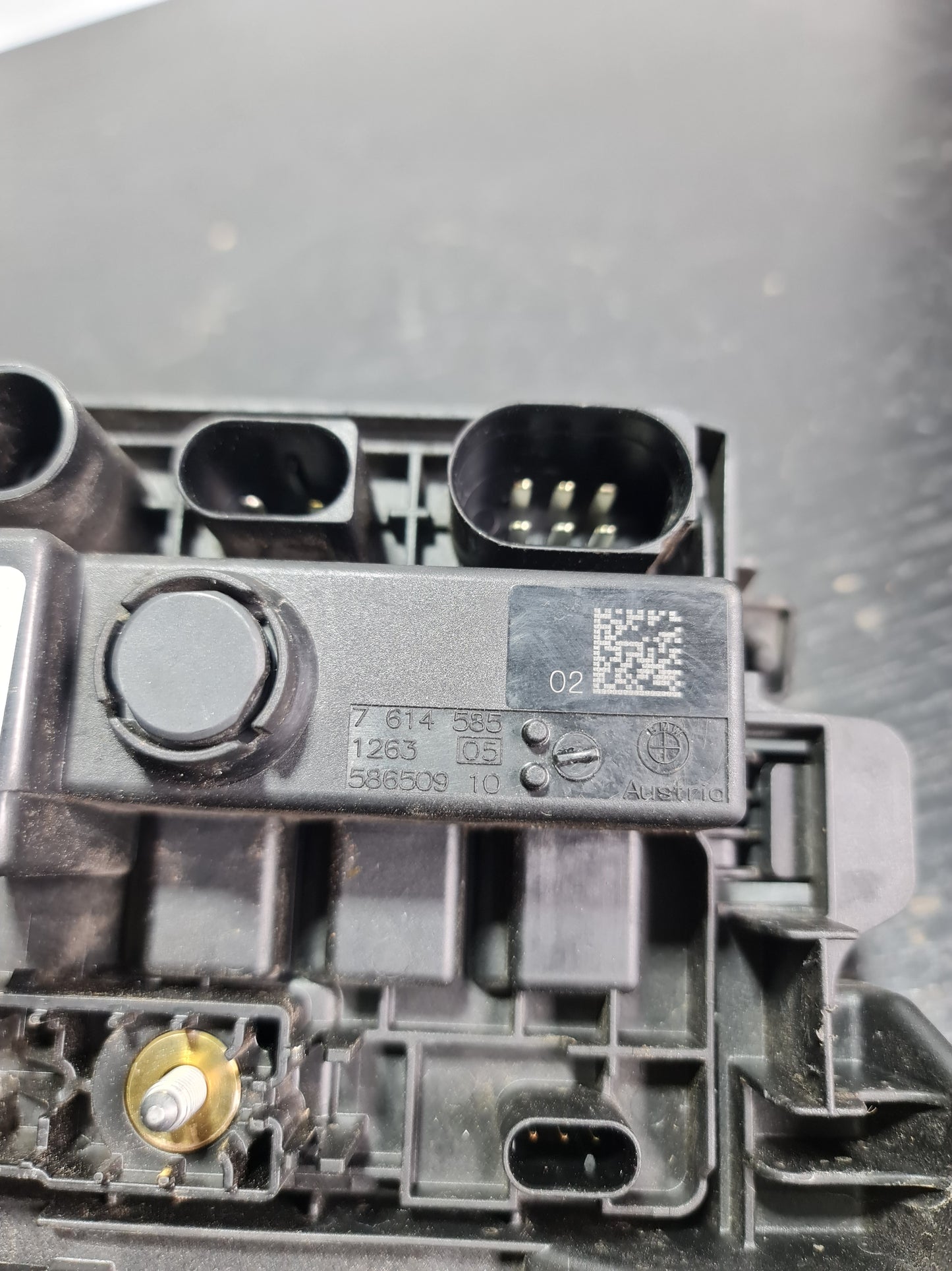 BMW M3 F80 INTEGRATED SUPPLY MODULE 12637614585