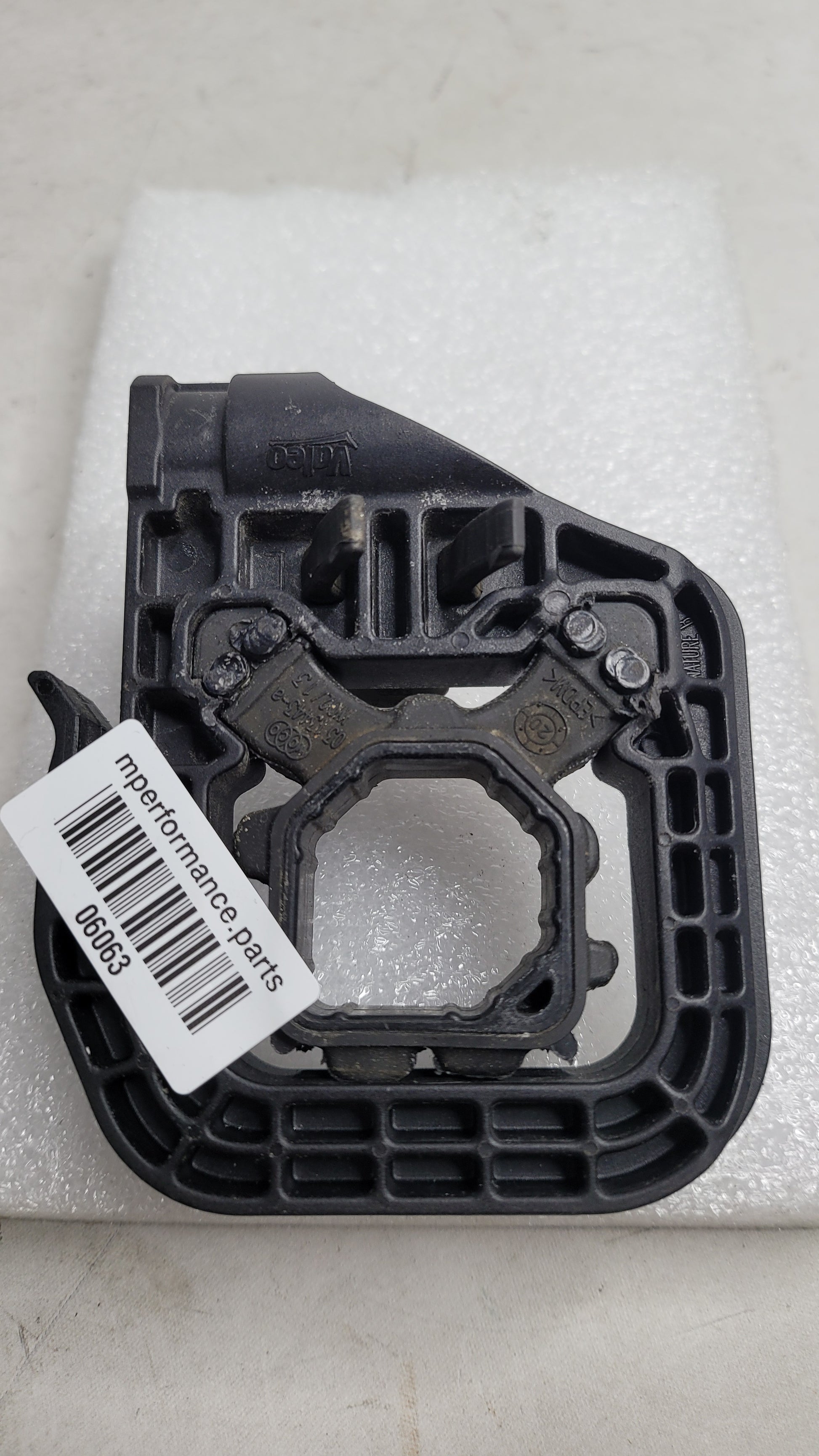 BMW G80 M3 Petrol Radiator Pack Bracket Mount Left 9895623 - MPerformance.parts