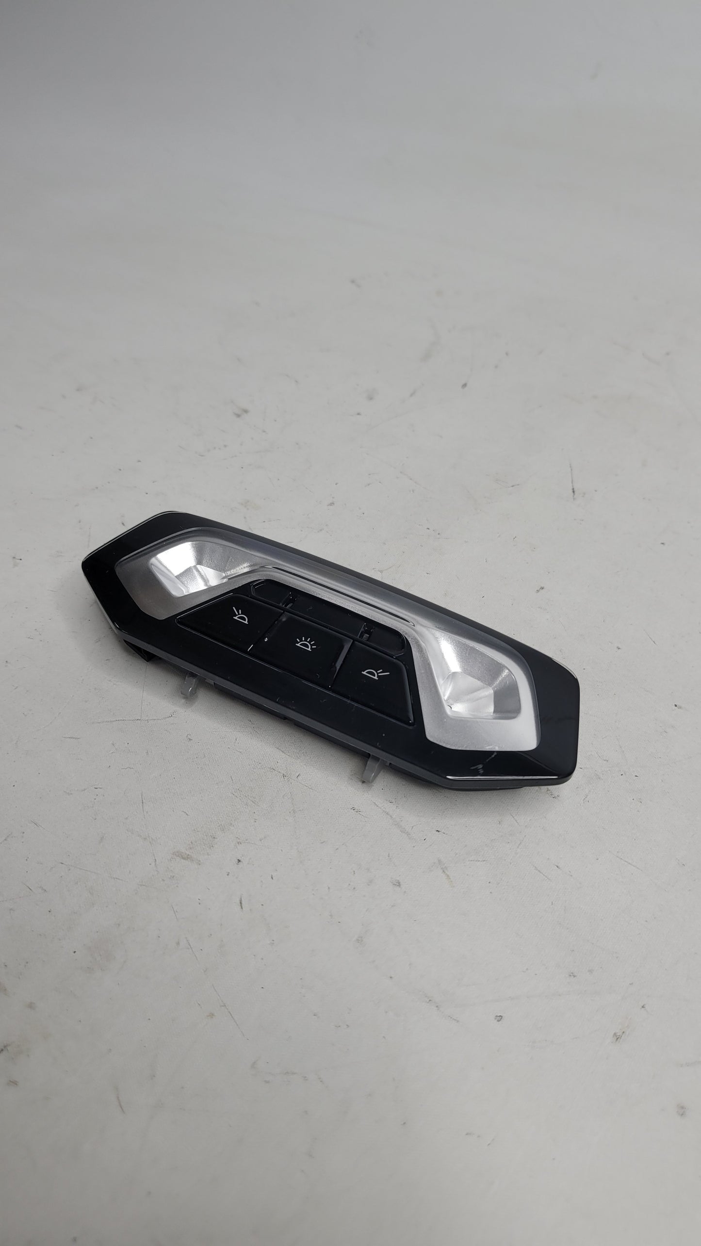 BMW M3 G80 REAR UPPER CENTER CONSOLE DOME LIGHT ASSEMBLY 791081301 - MPerformance.parts