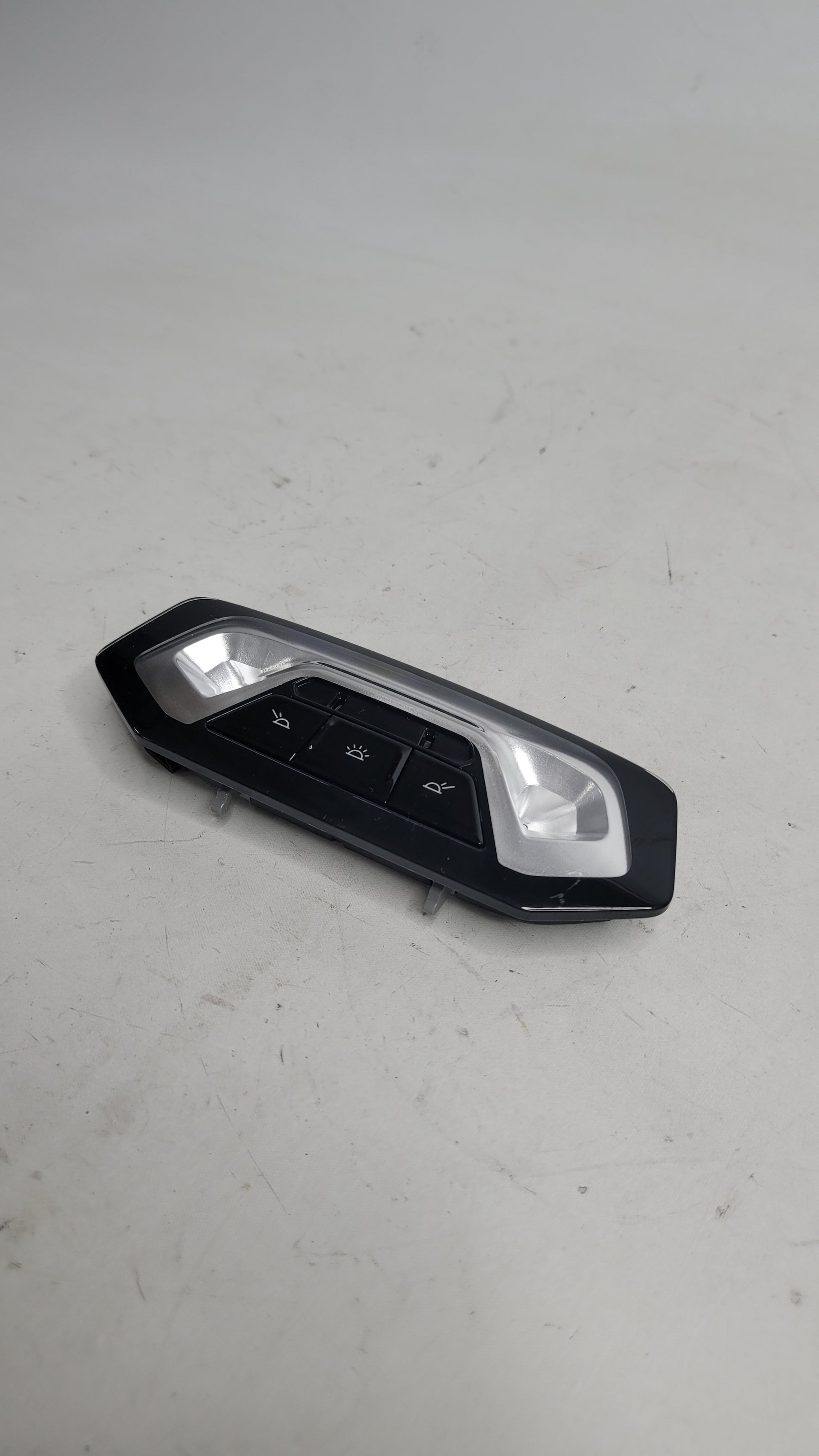 BMW M3 G80 REAR UPPER CENTER CONSOLE DOME LIGHT ASSEMBLY 791081301 - MPerformance.parts