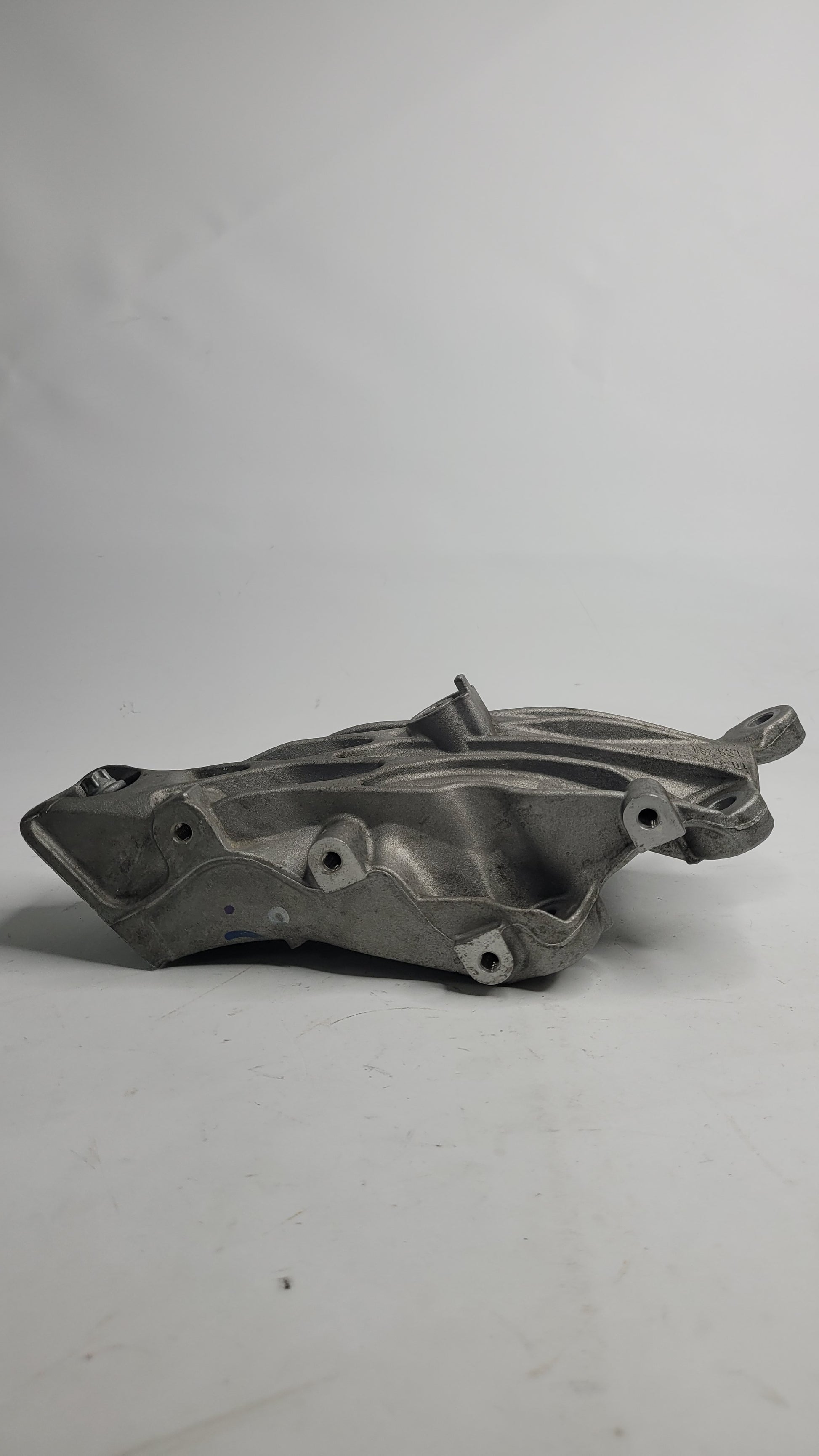 BMW M3 G80 M4 G82 G83 ENGINE SUPPORT BRACKET 8053548 - MPerformance.parts