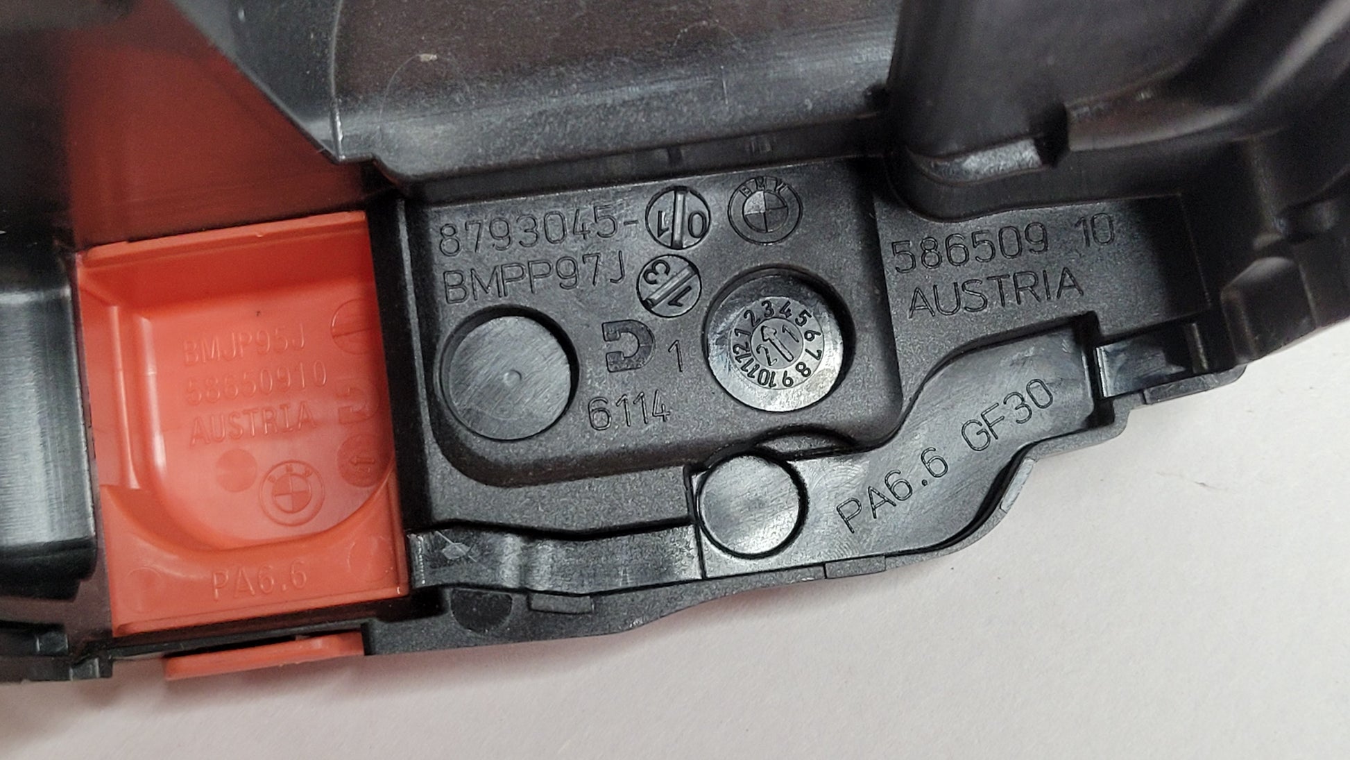 BMW G80 M3 FUSE BATTERY JUNCTION BOX BLOCK COVER 8793045 - MPerformance.parts