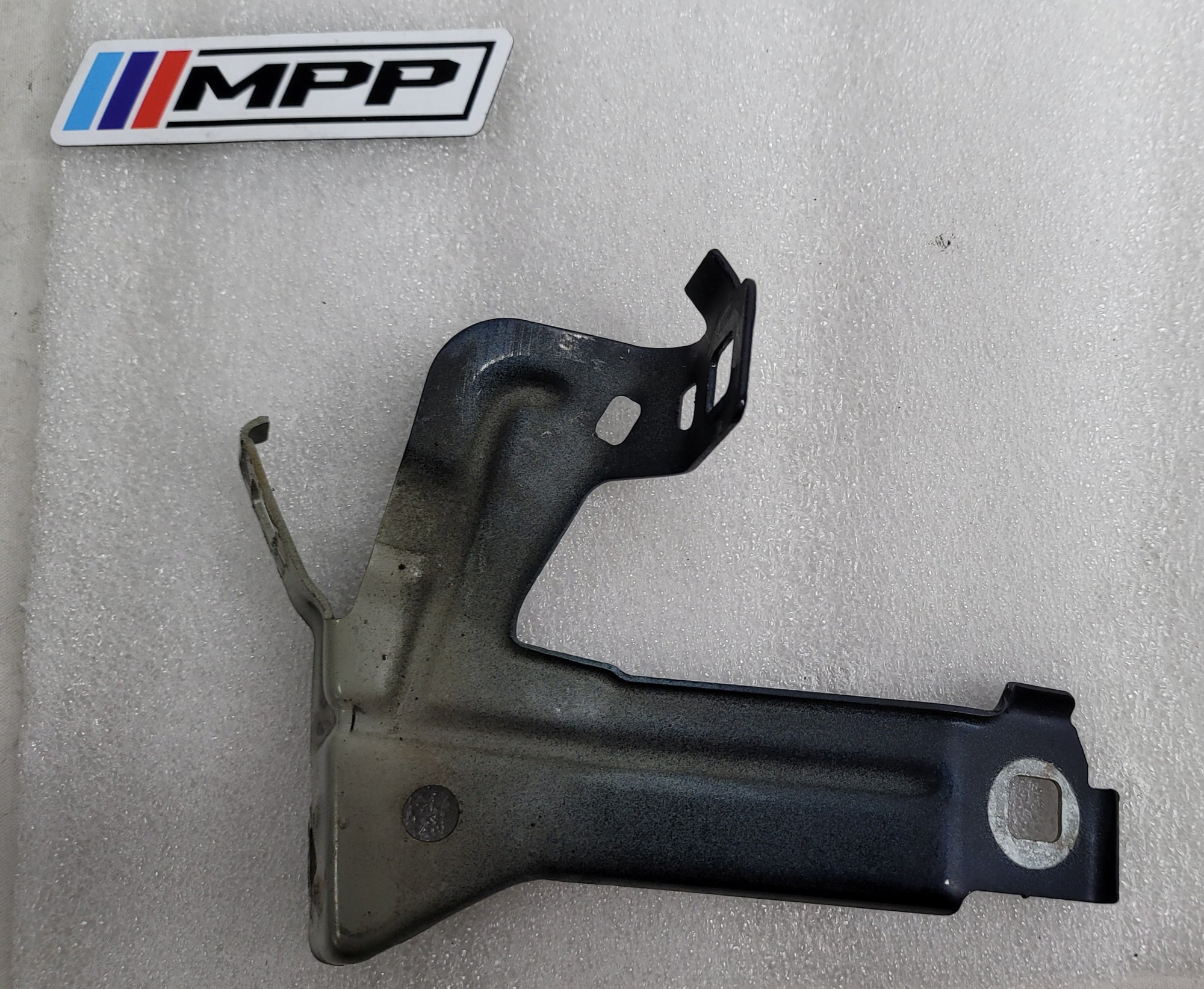 BMW M4 F82 Front Guard Fender Bracket Mount LHS 8055703 - MPerformance.parts