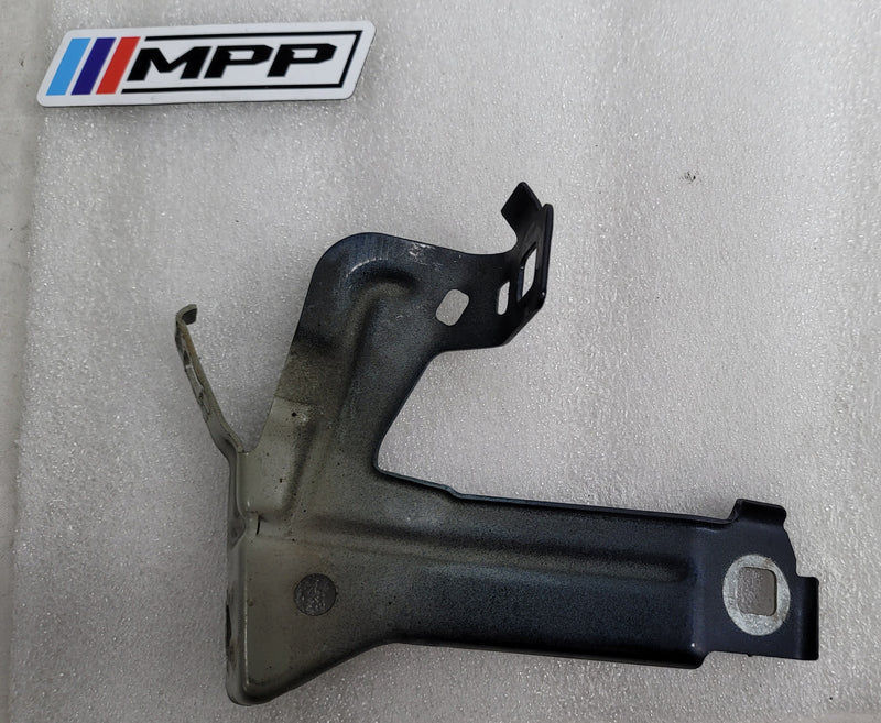 BMW M4 F82 Front Guard Fender Bracket Mount LHS 8055703 - MPerformance.parts