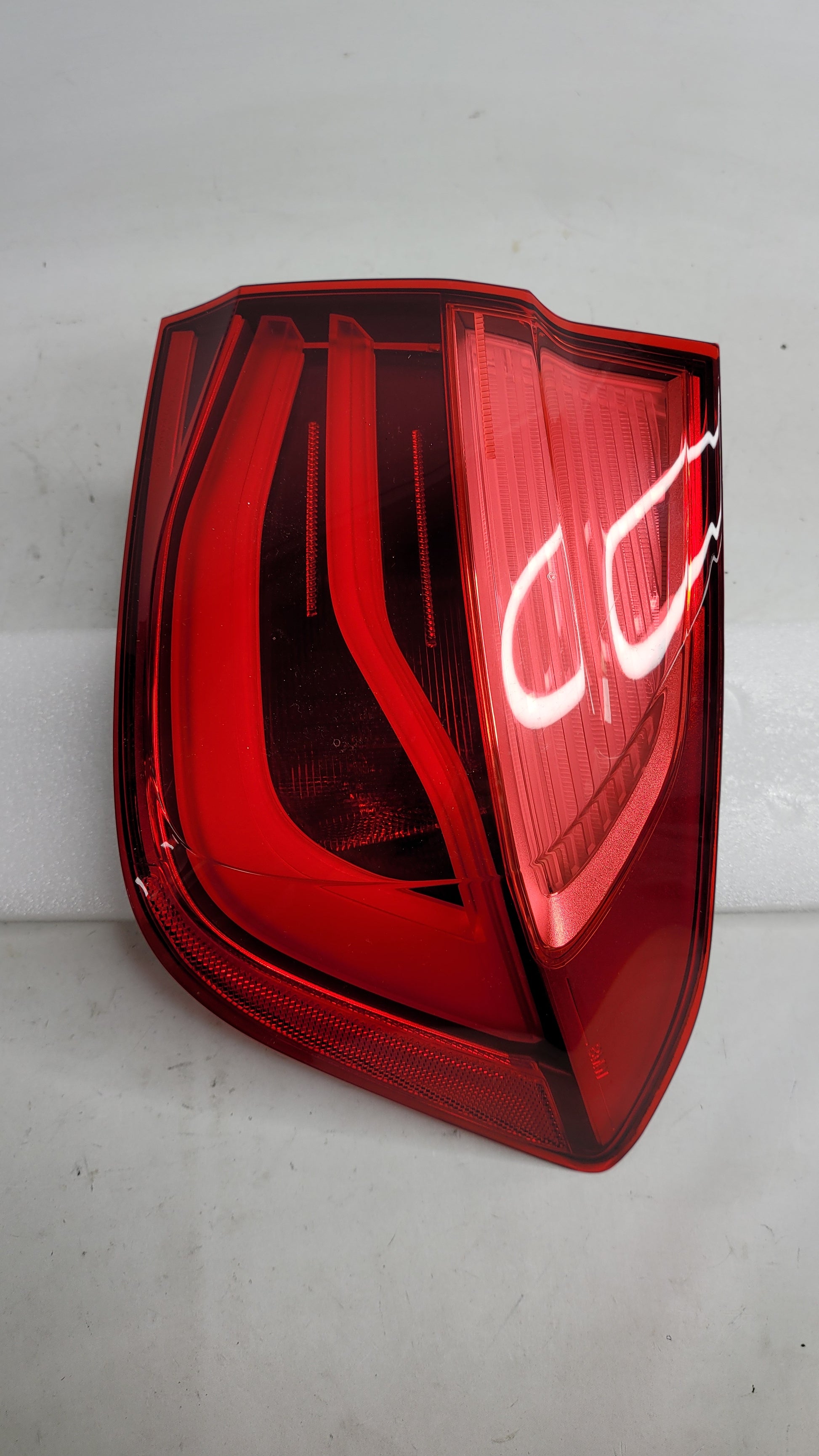 BMW 3 SERIES REAR TAIL LIGHT RIGHT SIDE DRIVER SIDE h4736911806 - MPerformance.parts