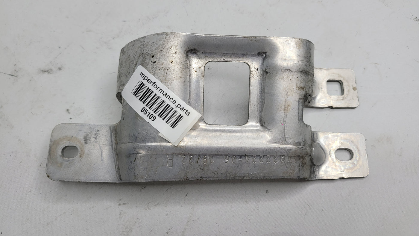BMW M3 G80 FRONT BUMPER RIGHT MOUNT VERTICAL CONNECTION 7422224 - MPerformance.parts
