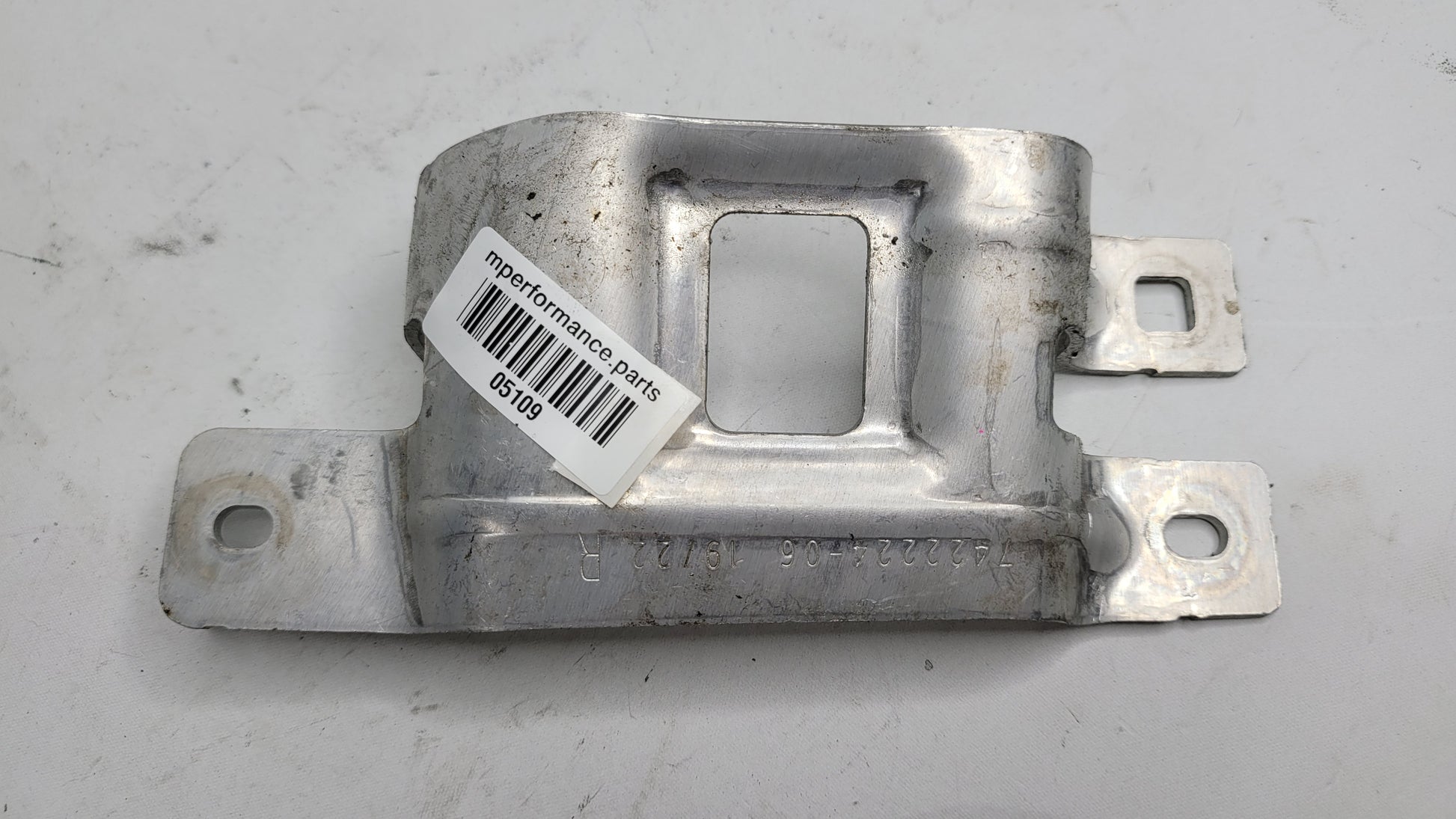 BMW M3 G80 FRONT BUMPER RIGHT MOUNT VERTICAL CONNECTION 7422224 - MPerformance.parts