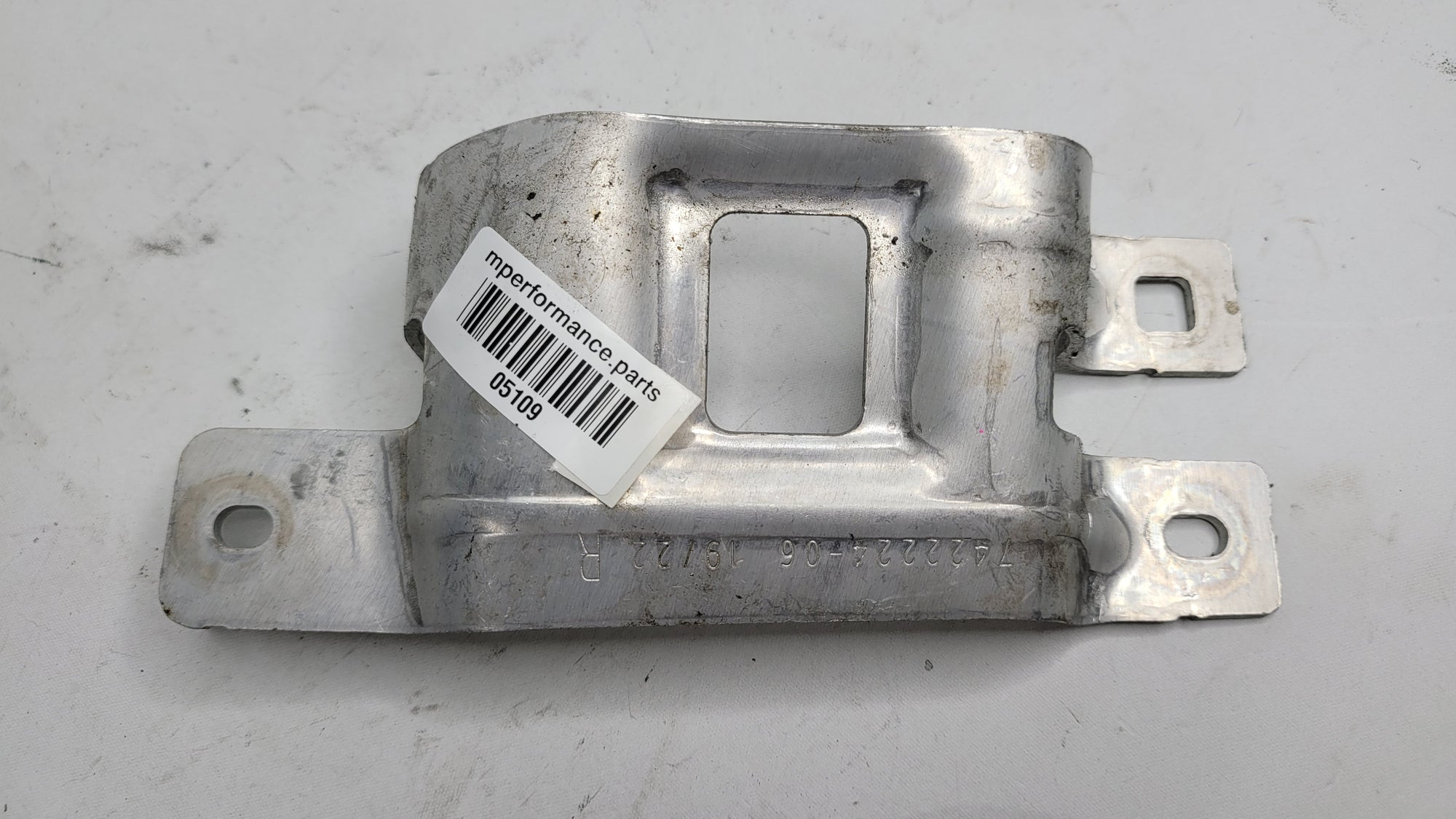 BMW M3 G80 FRONT BUMPER RIGHT MOUNT VERTICAL CONNECTION 7422224 - MPerformance.parts